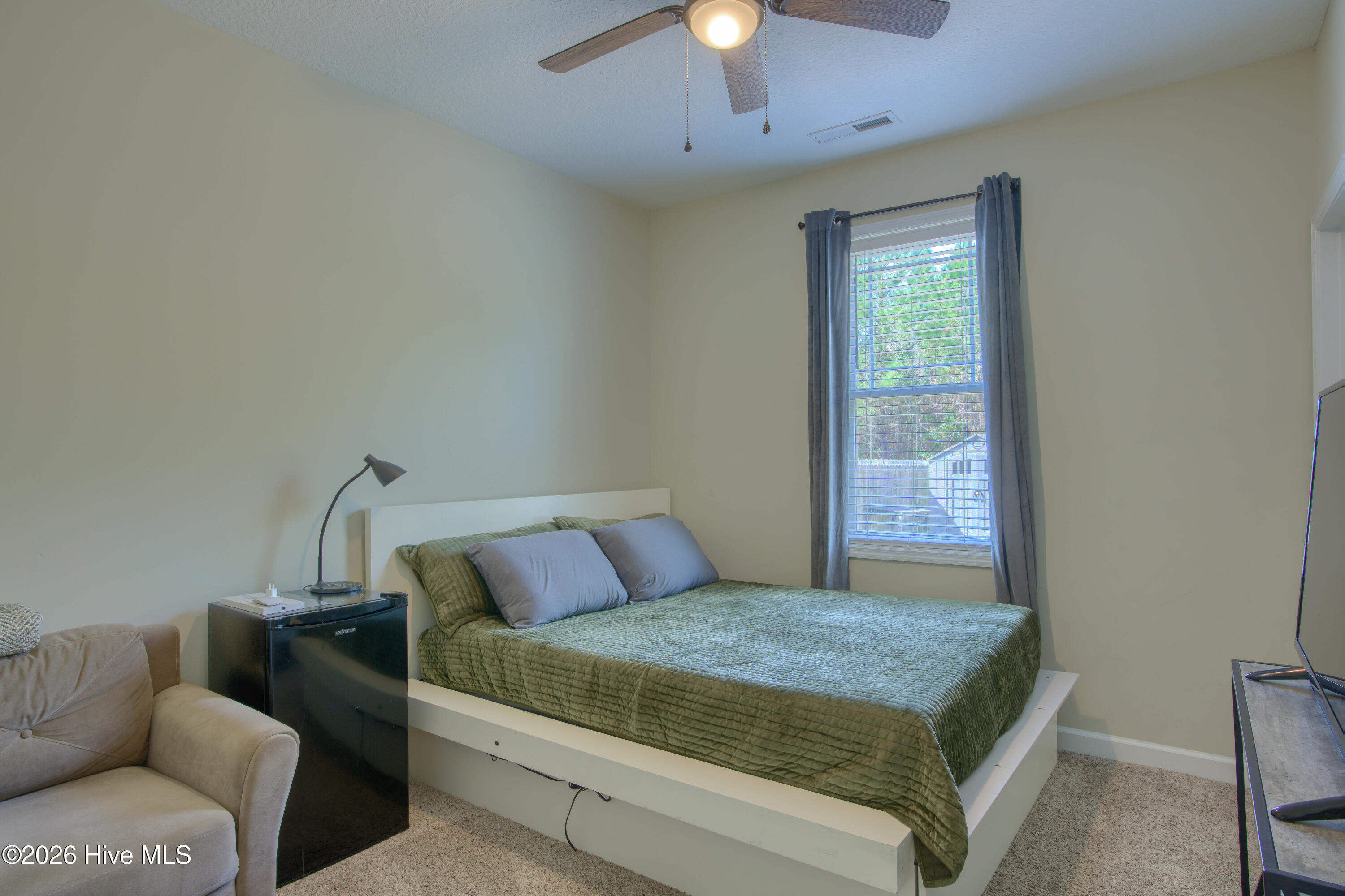 100558349 | Photo 17