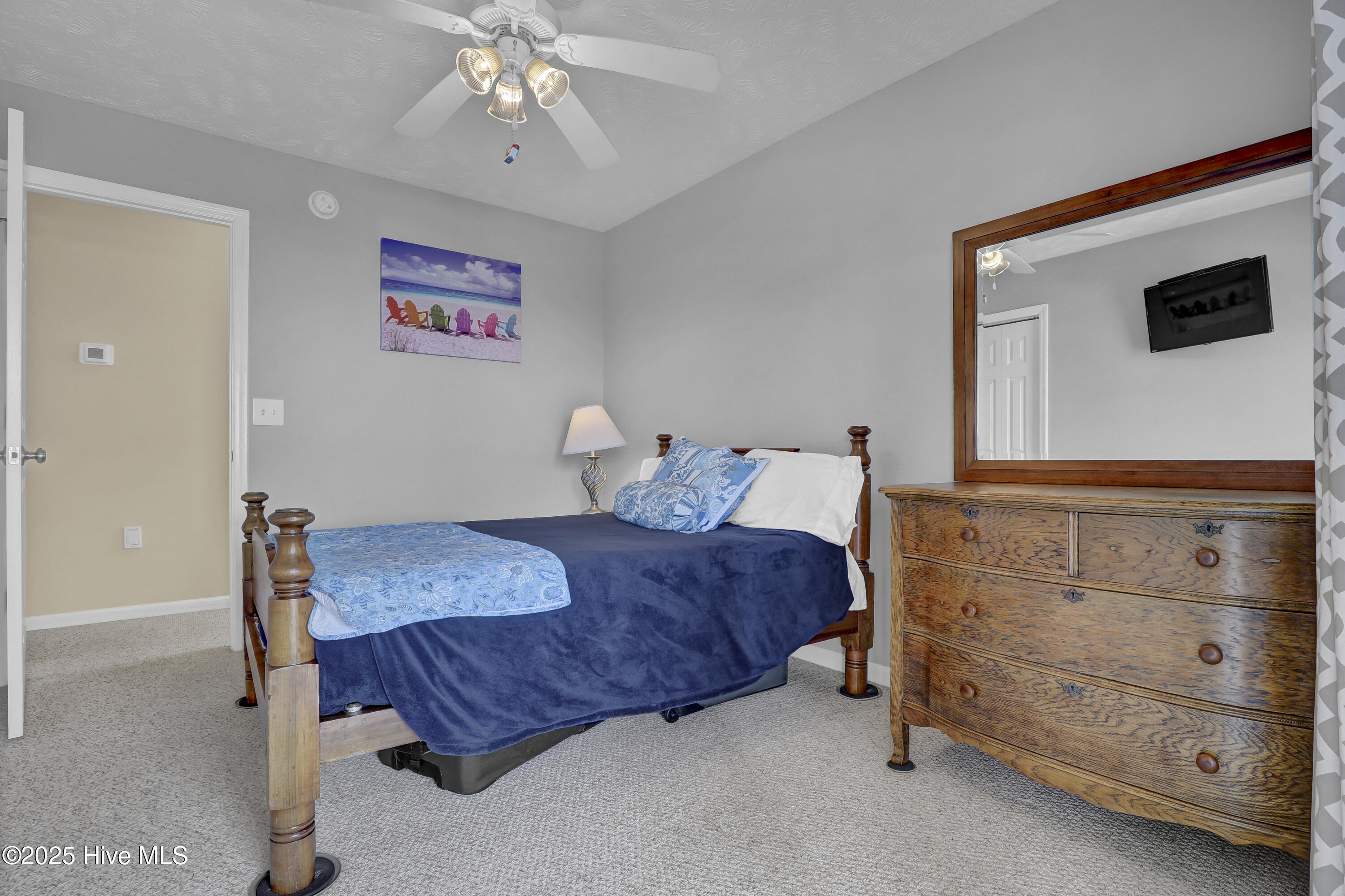 100548712 | Photo 33