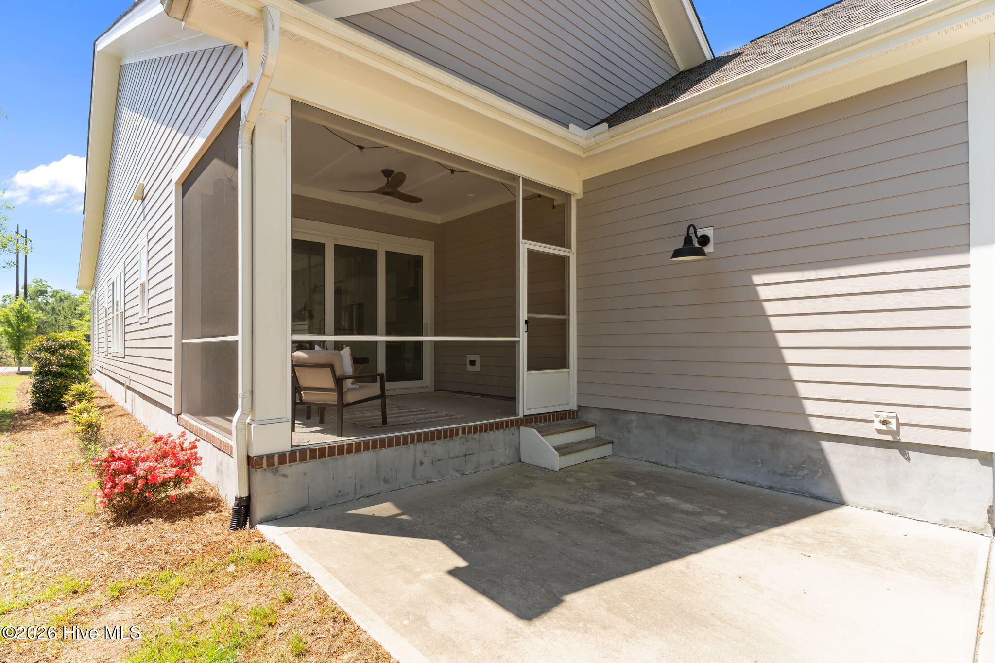 100568555 | Photo 32