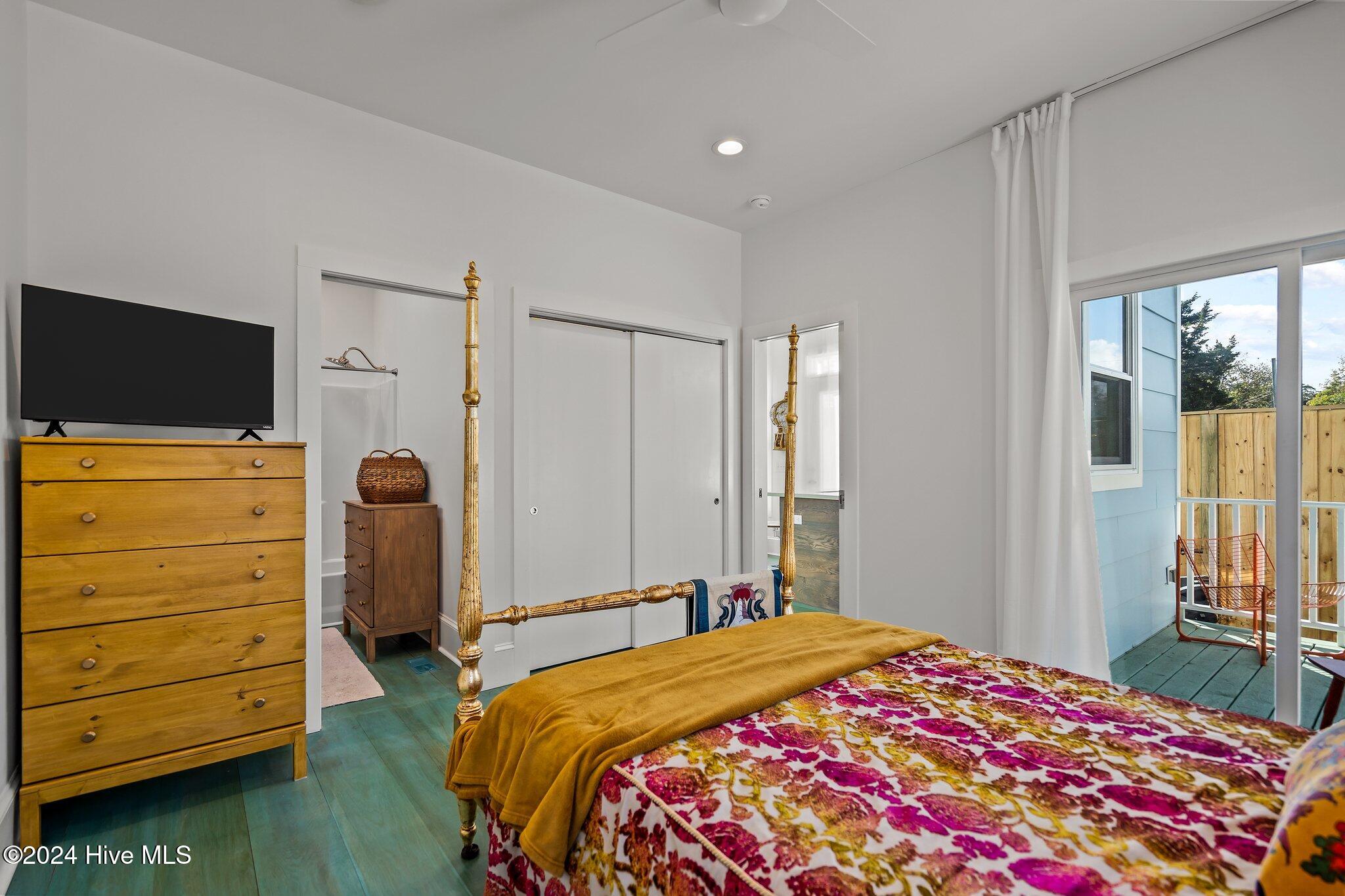 100513232 | Photo 23