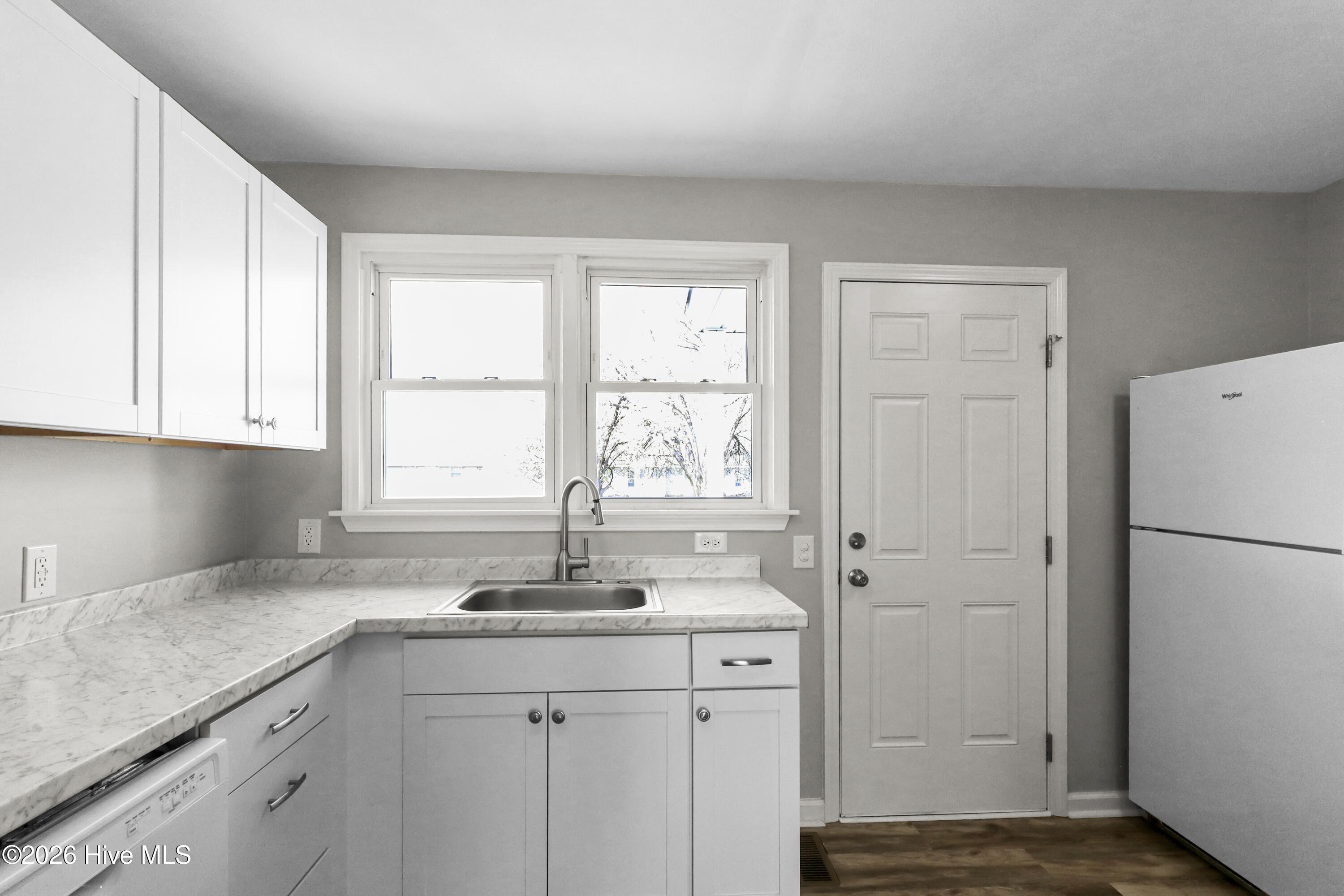 100560187 | Photo 10