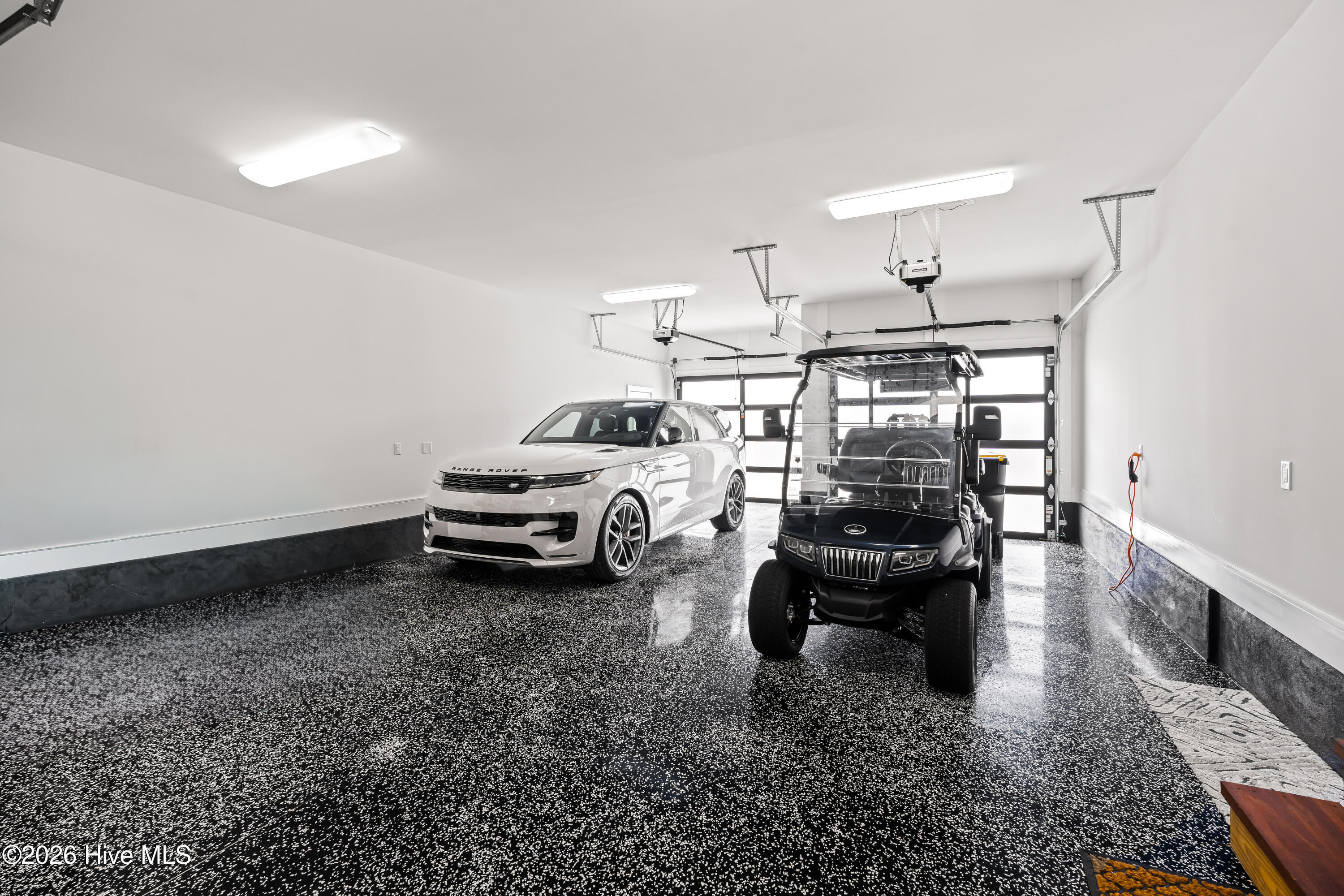 100567165 | Photo 79