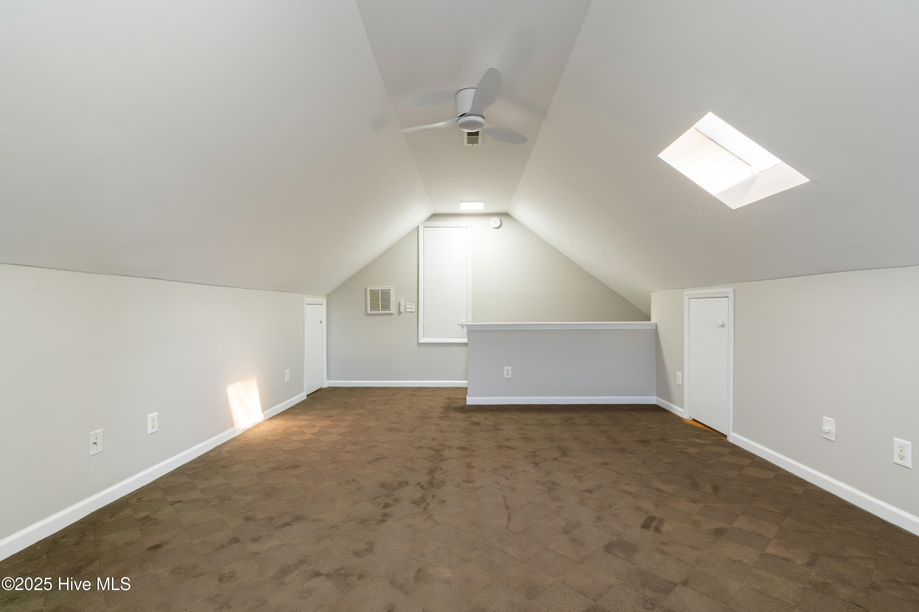 100543647 | Photo 18