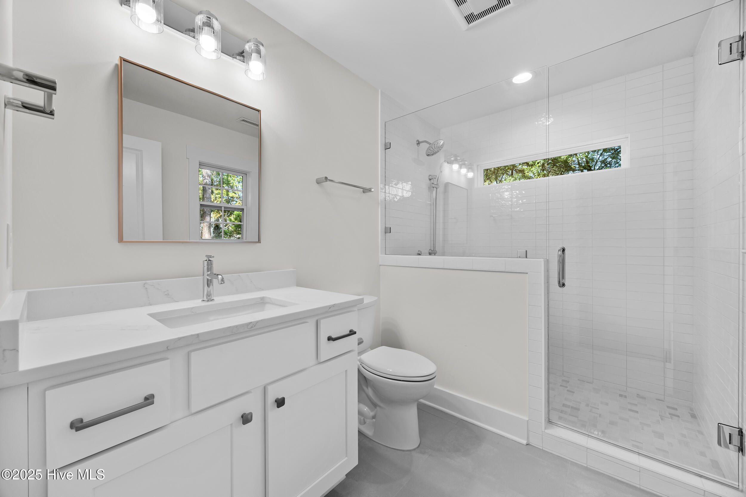 100544279 | Photo 19