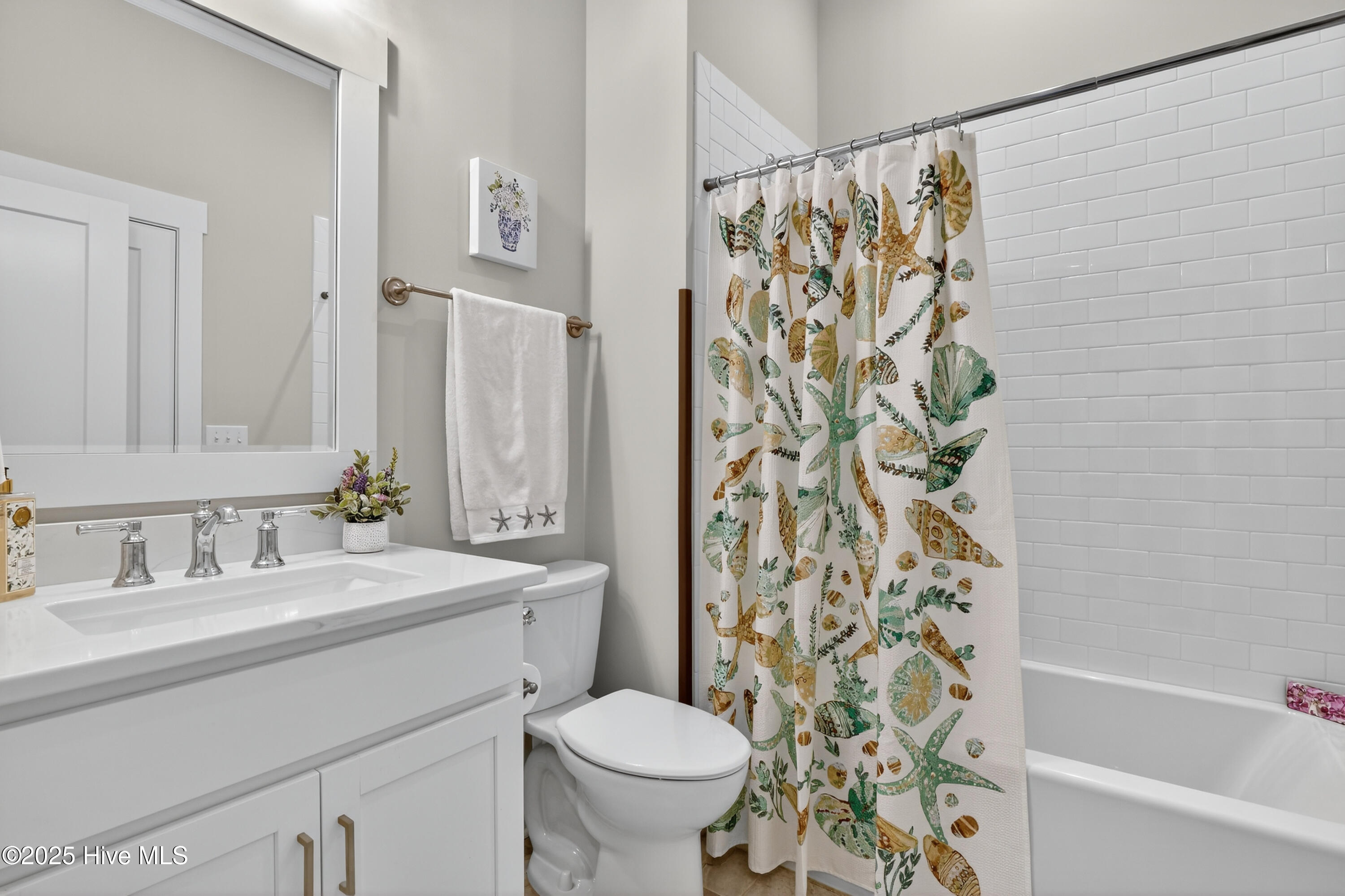 100523935 | Photo 25