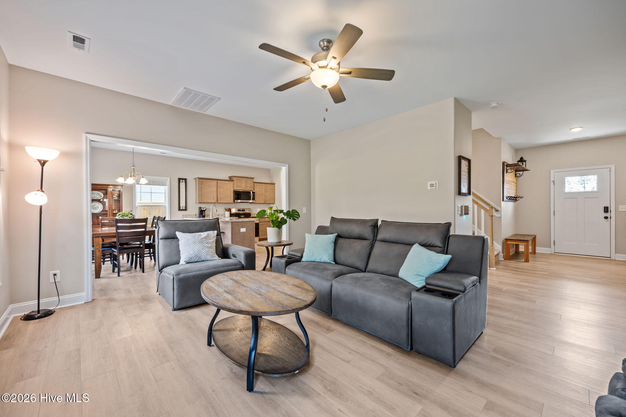 100561827 | Photo 14