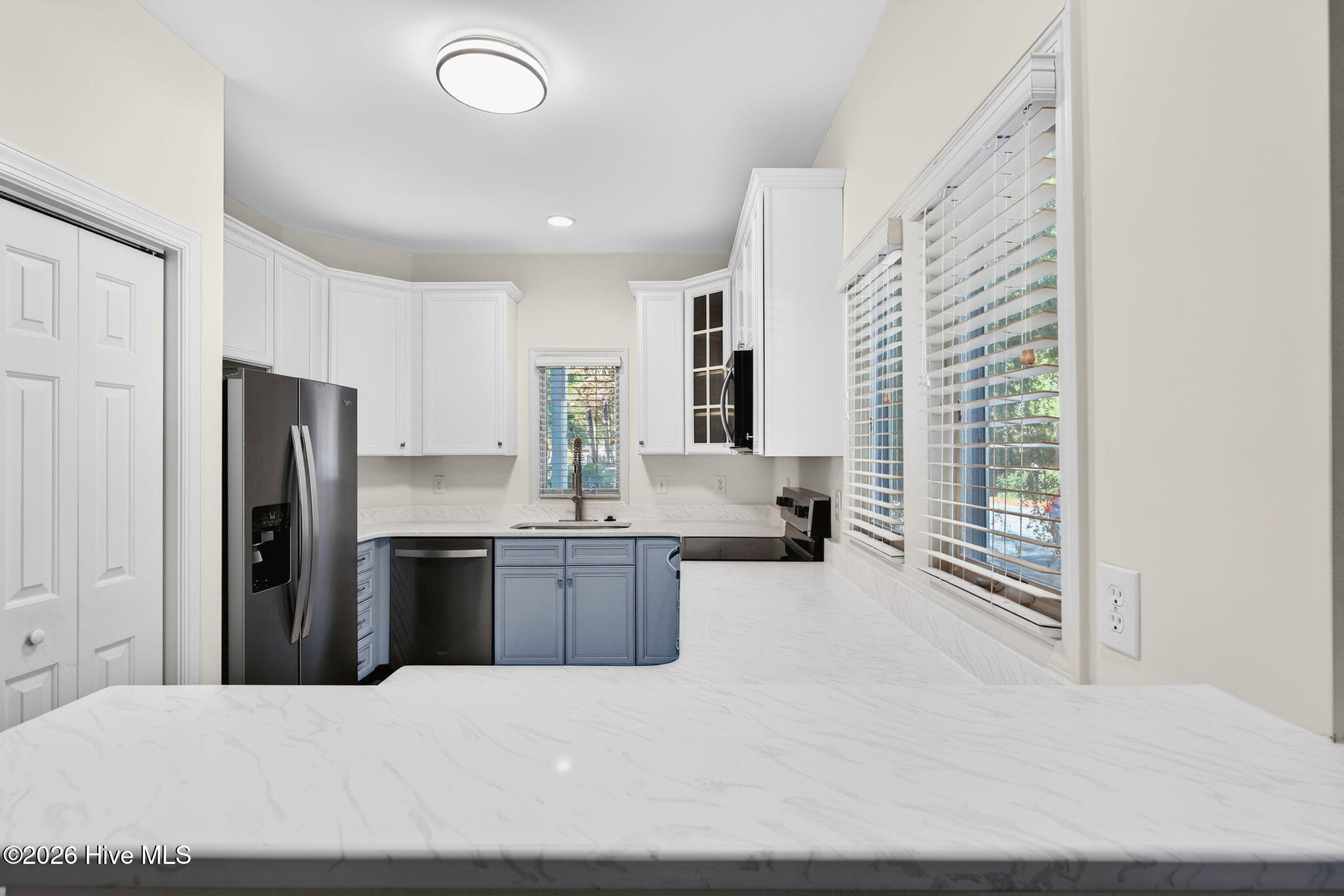 100553475 | Photo 25