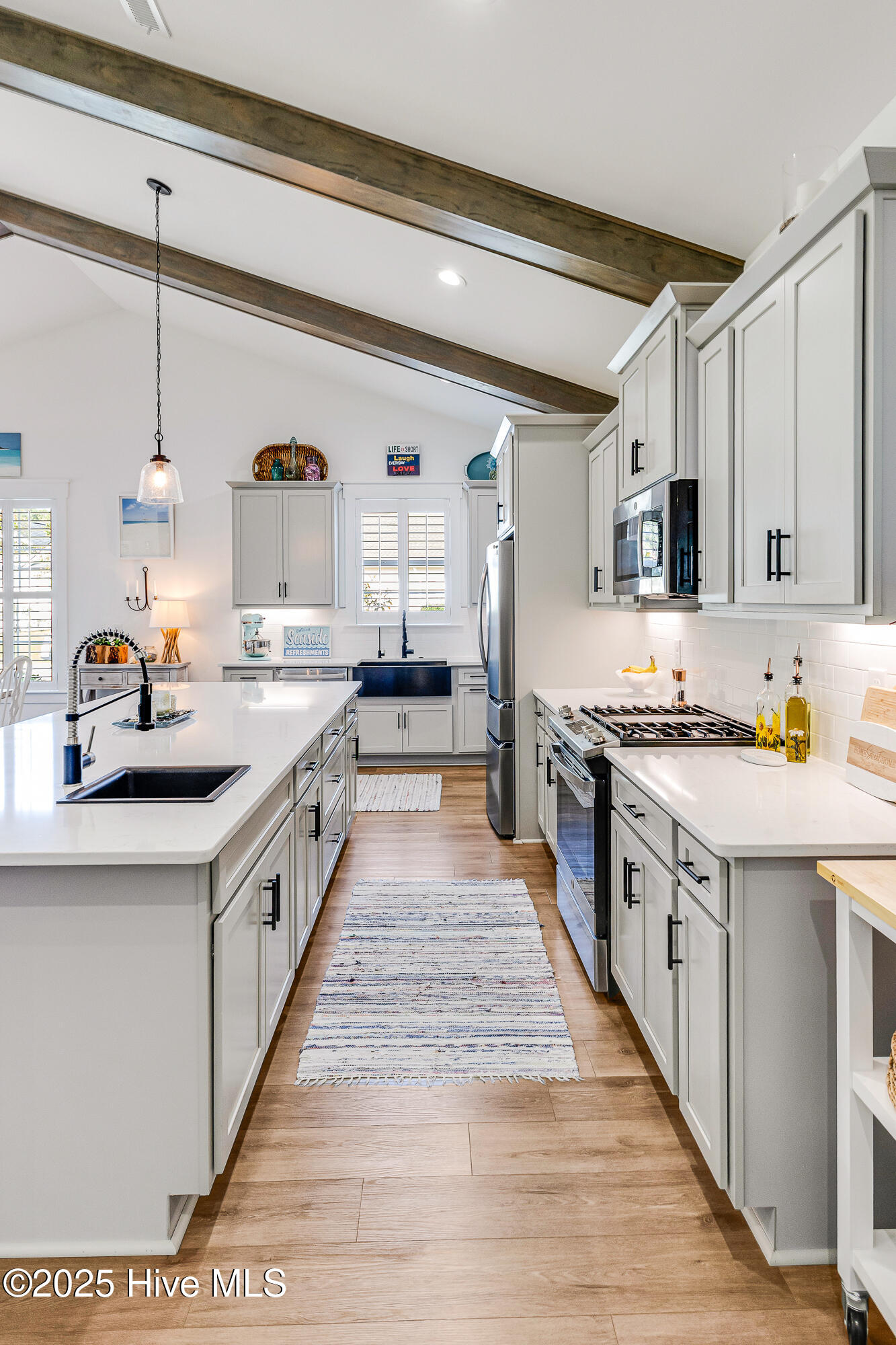 100533188 | Photo 10