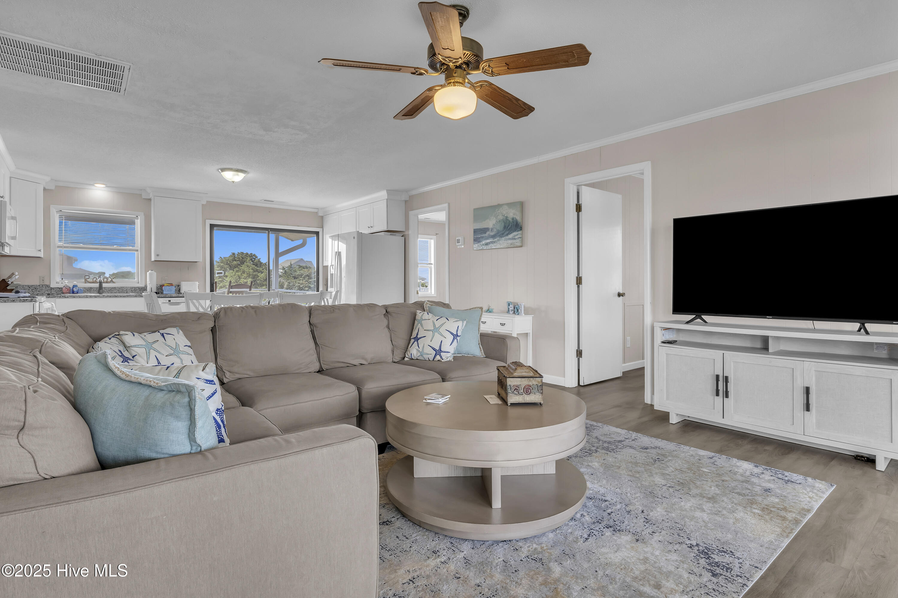 100545312 | Photo 10