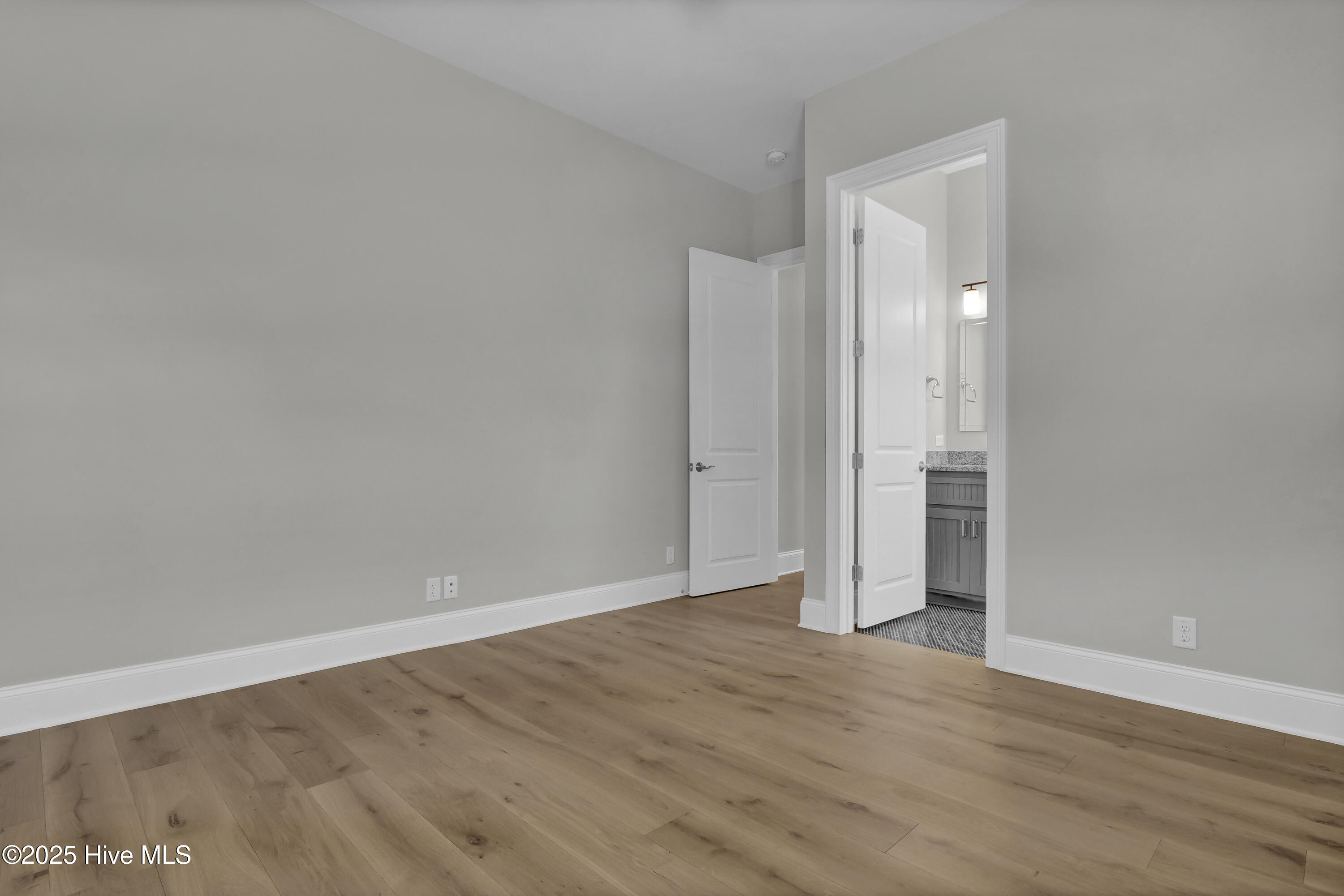 100538861 | Photo 40