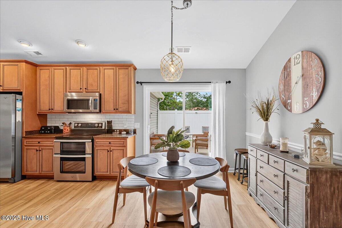 100530290 | Photo 19