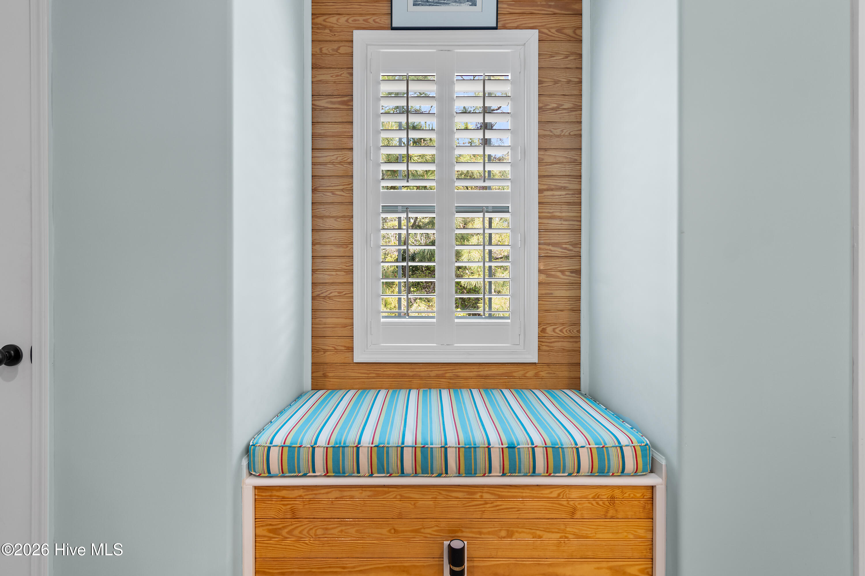 100566075 | Photo 46