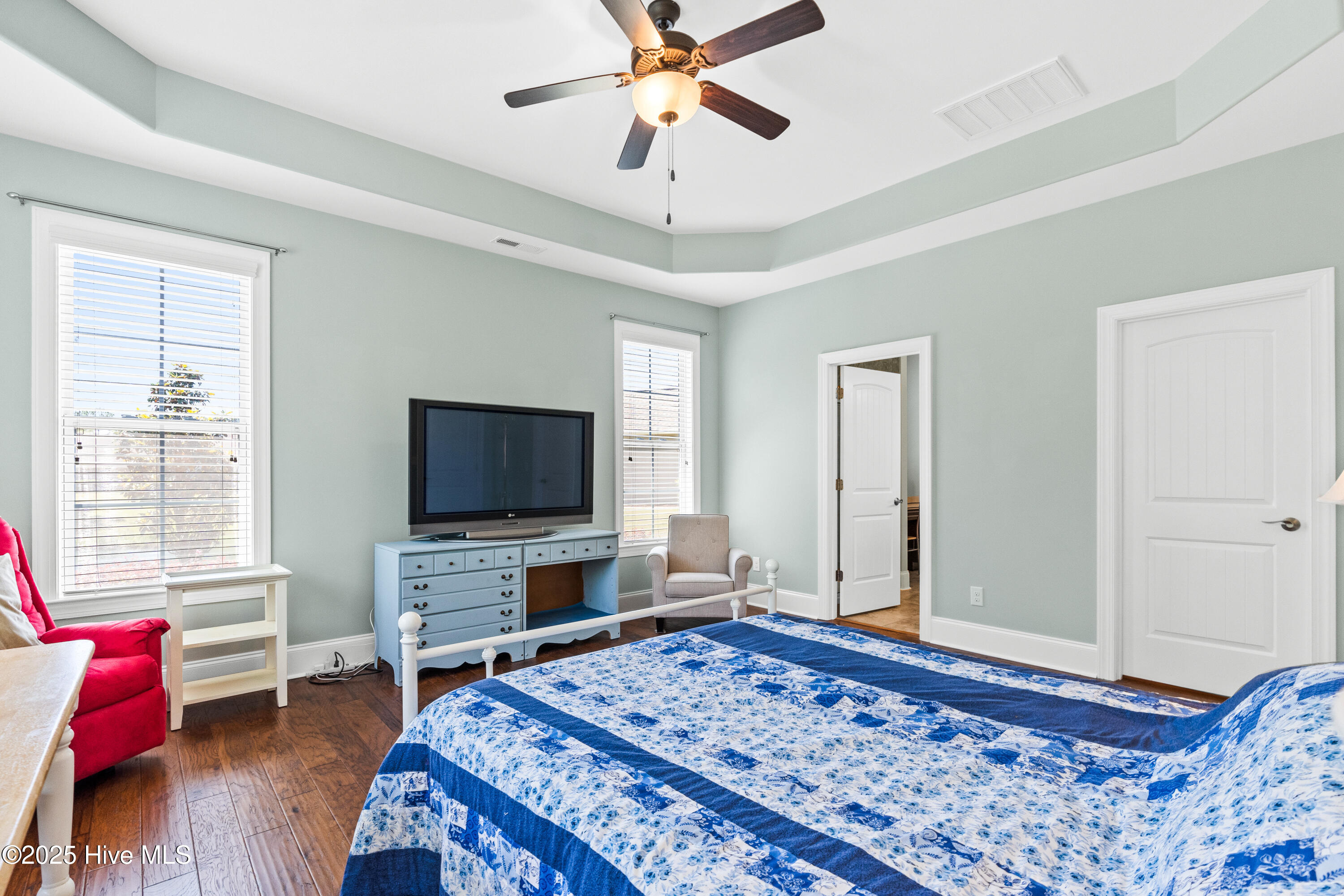 100504300 | Photo 25