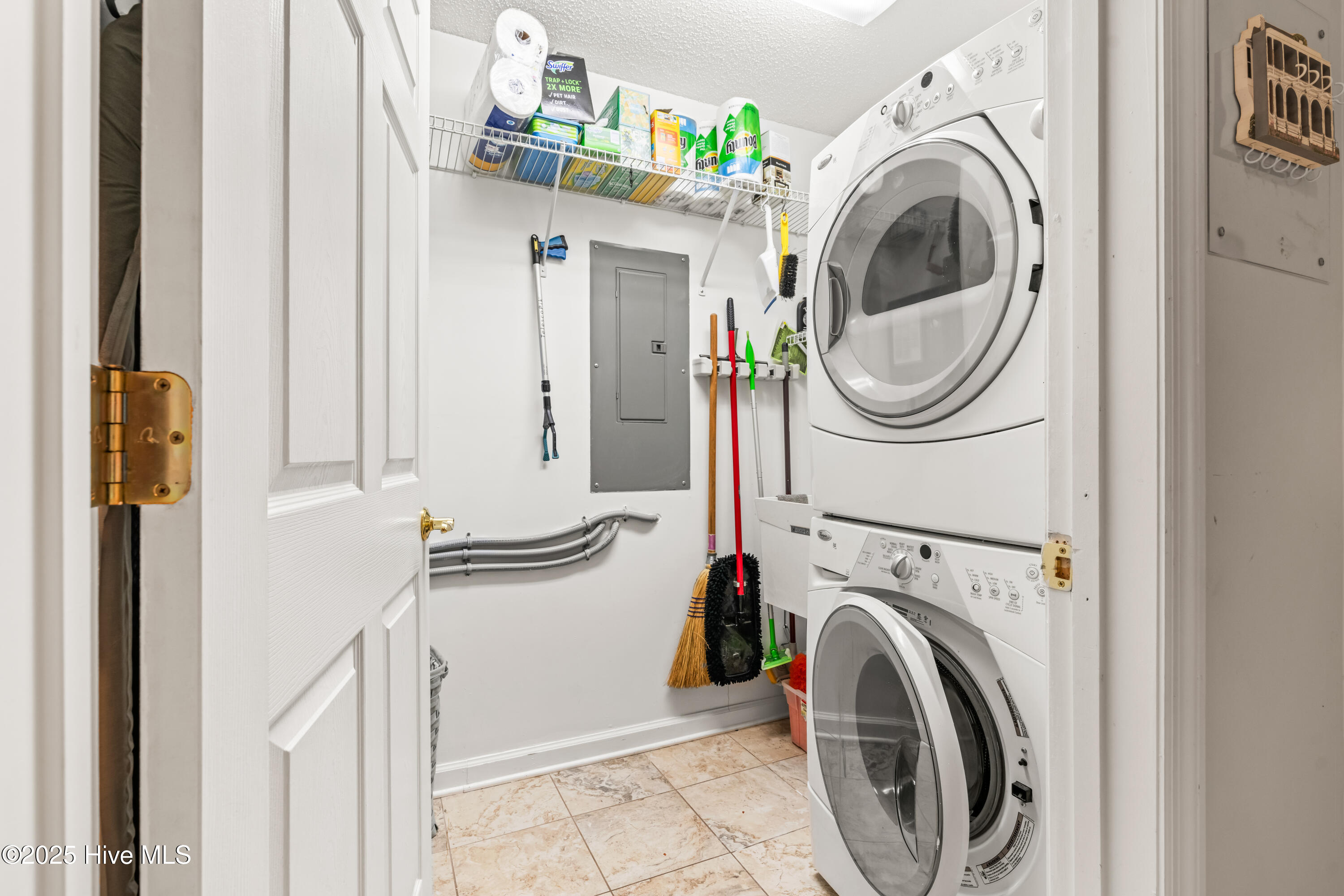 100549629 | Photo 25