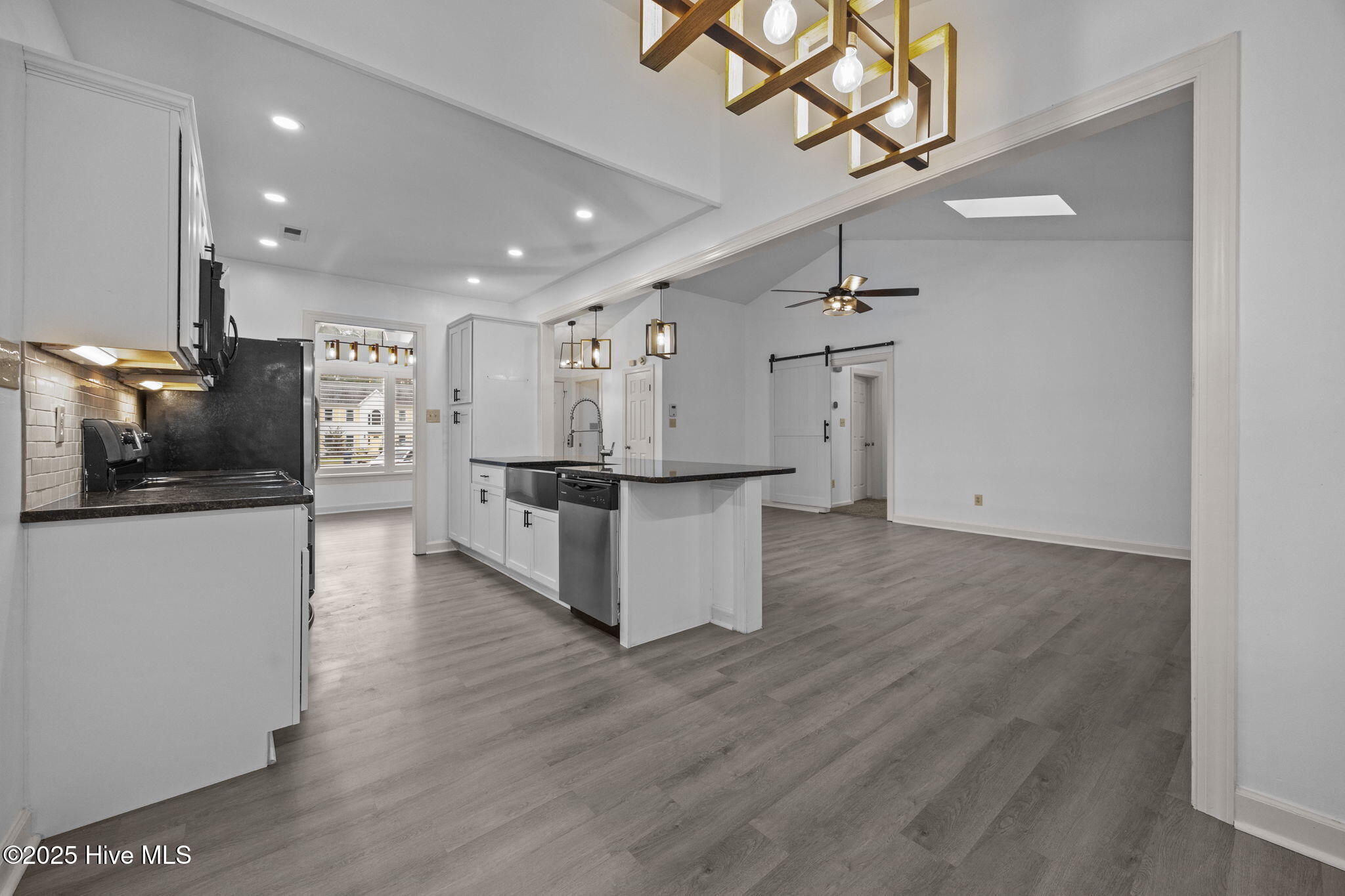 11-web-or-mls-406 Hampshire Pl. 15