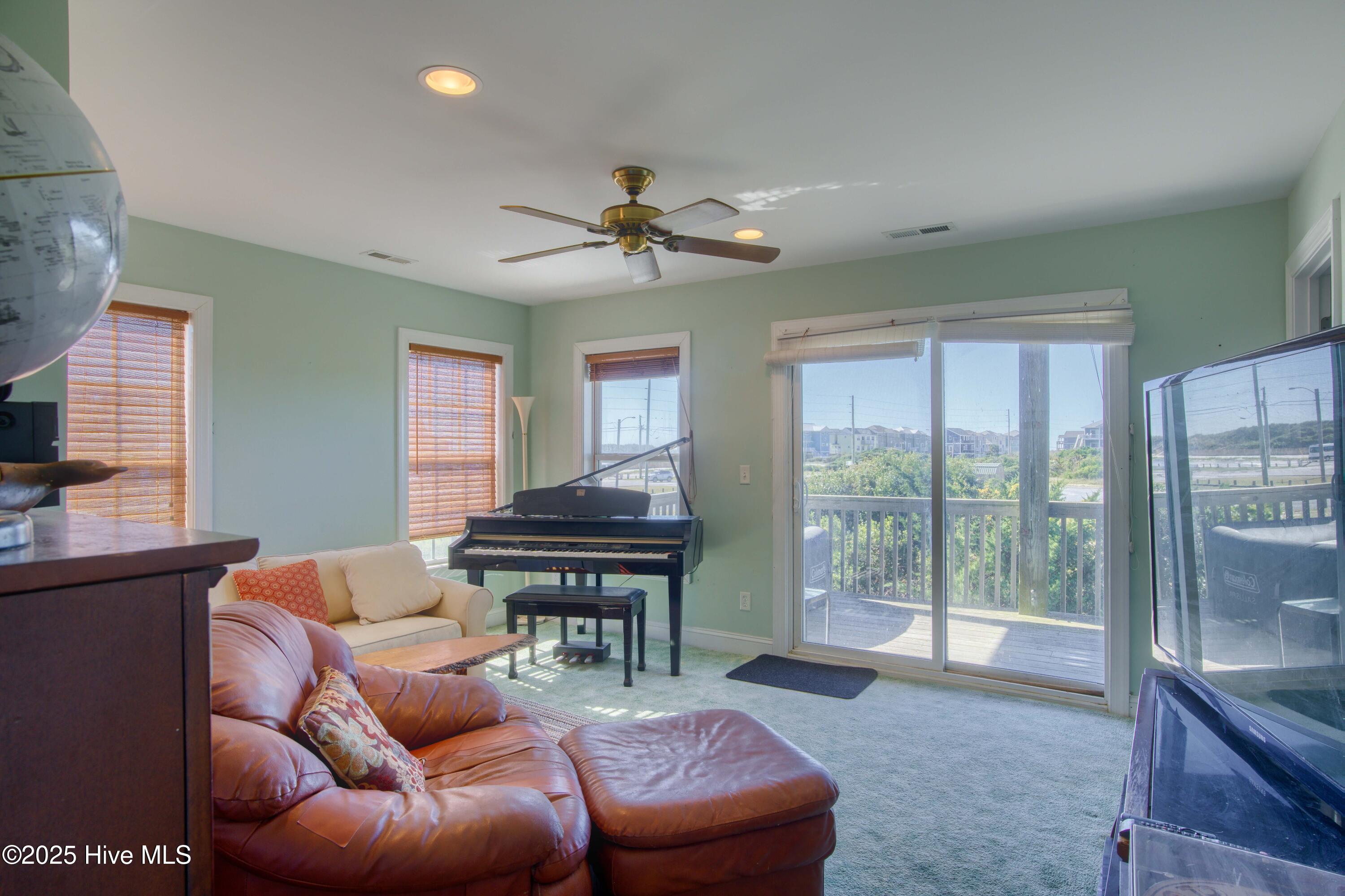 100538289 | Photo 26