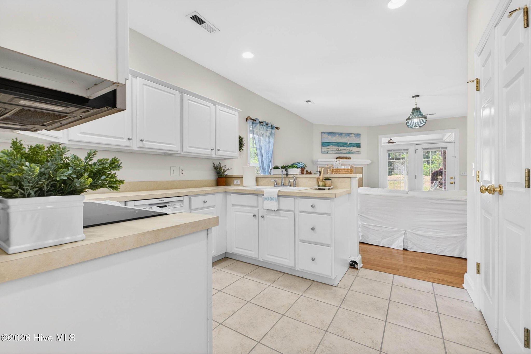 100566097 | Photo 13