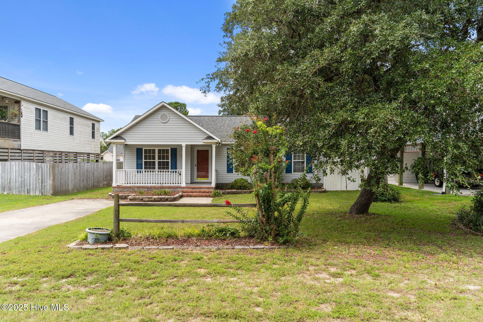 100526319 | Photo 14