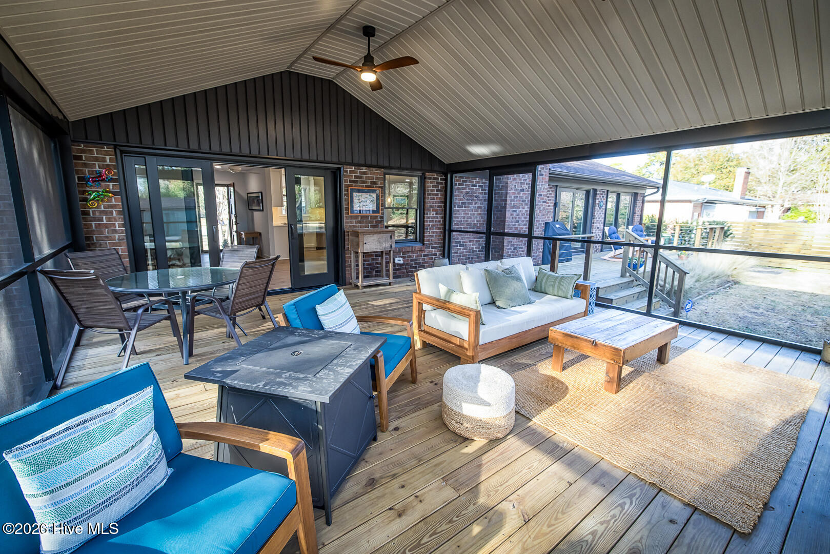 100553040 | Photo 35