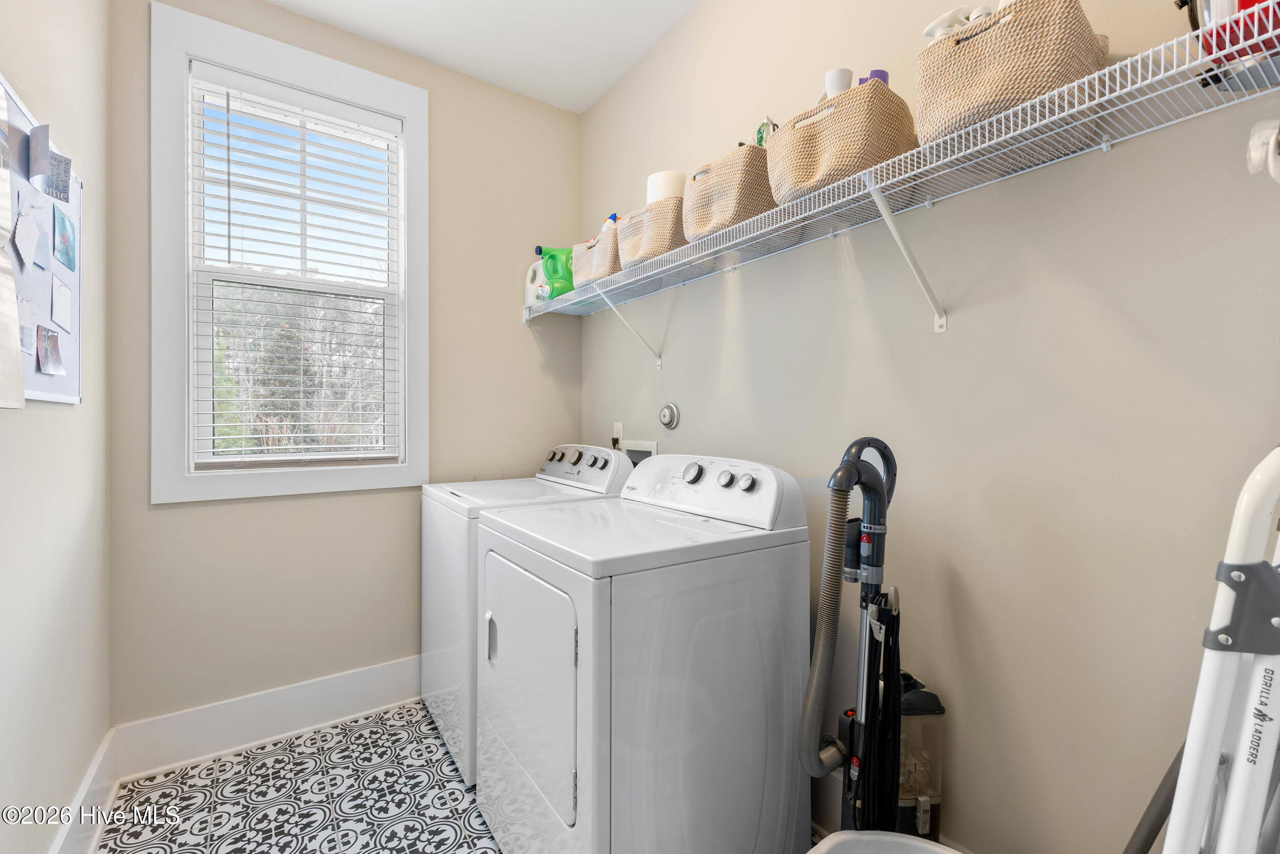 100558084 | Photo 33