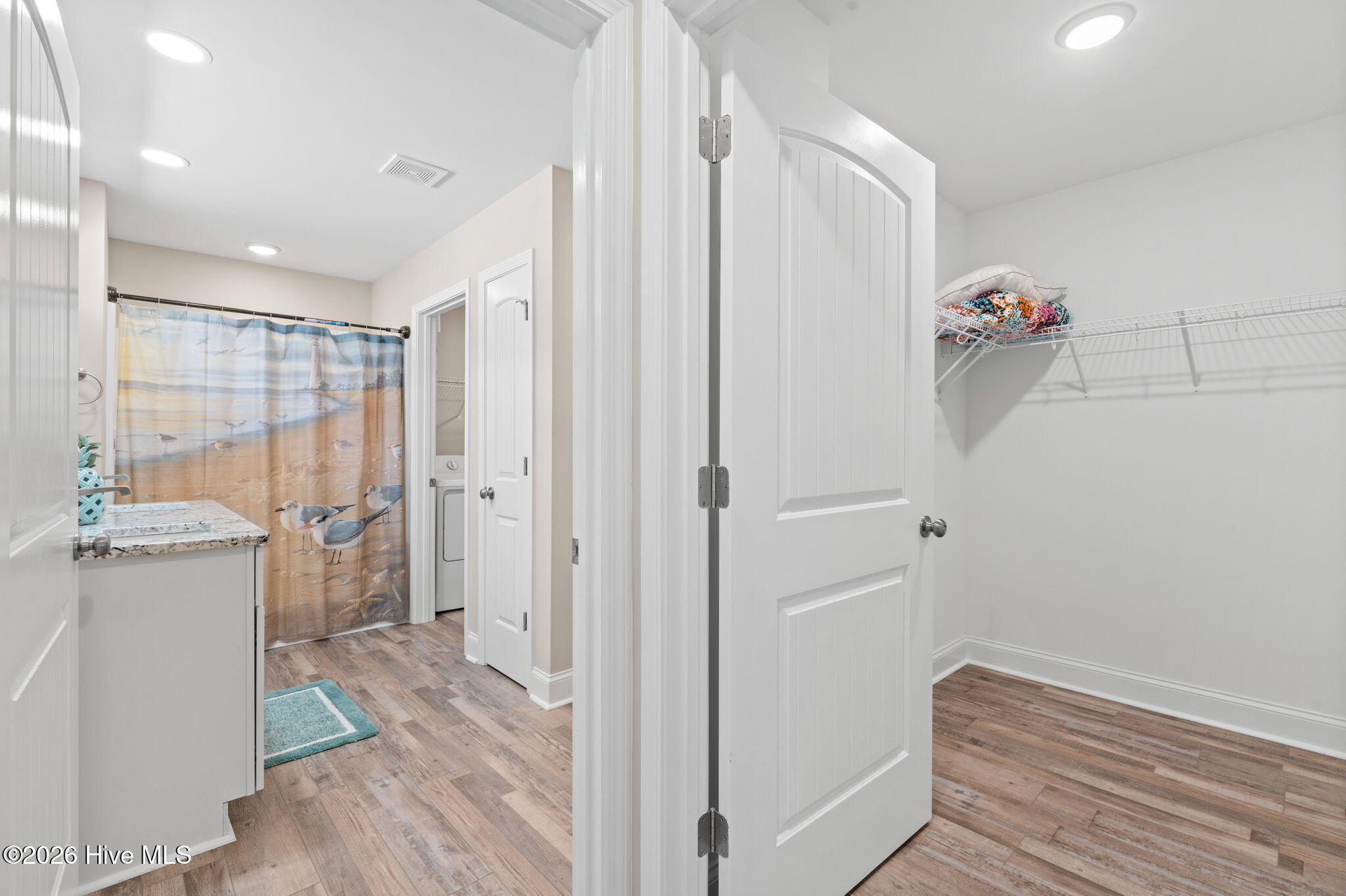 100564601 | Photo 23