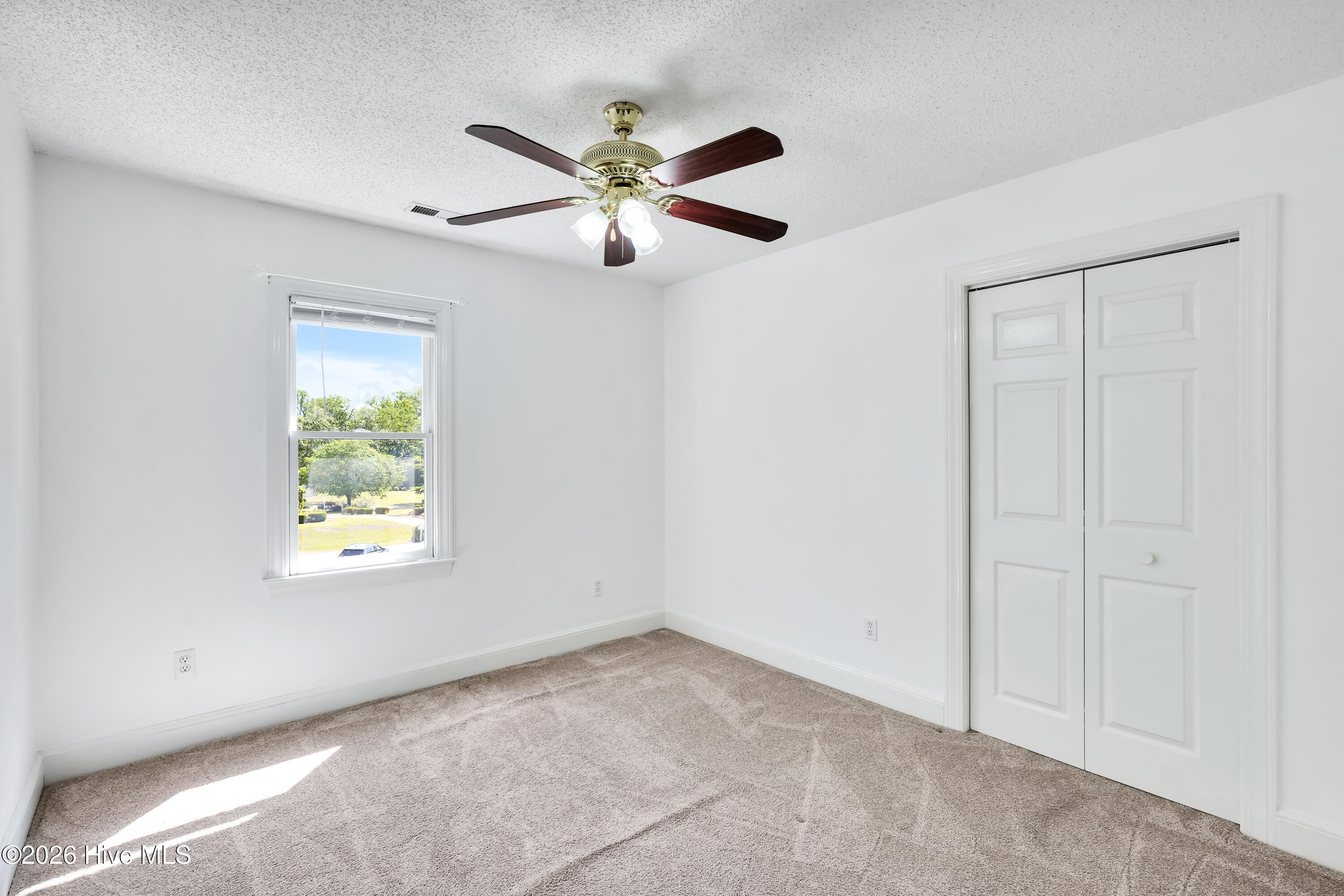 100570472 | Photo 32