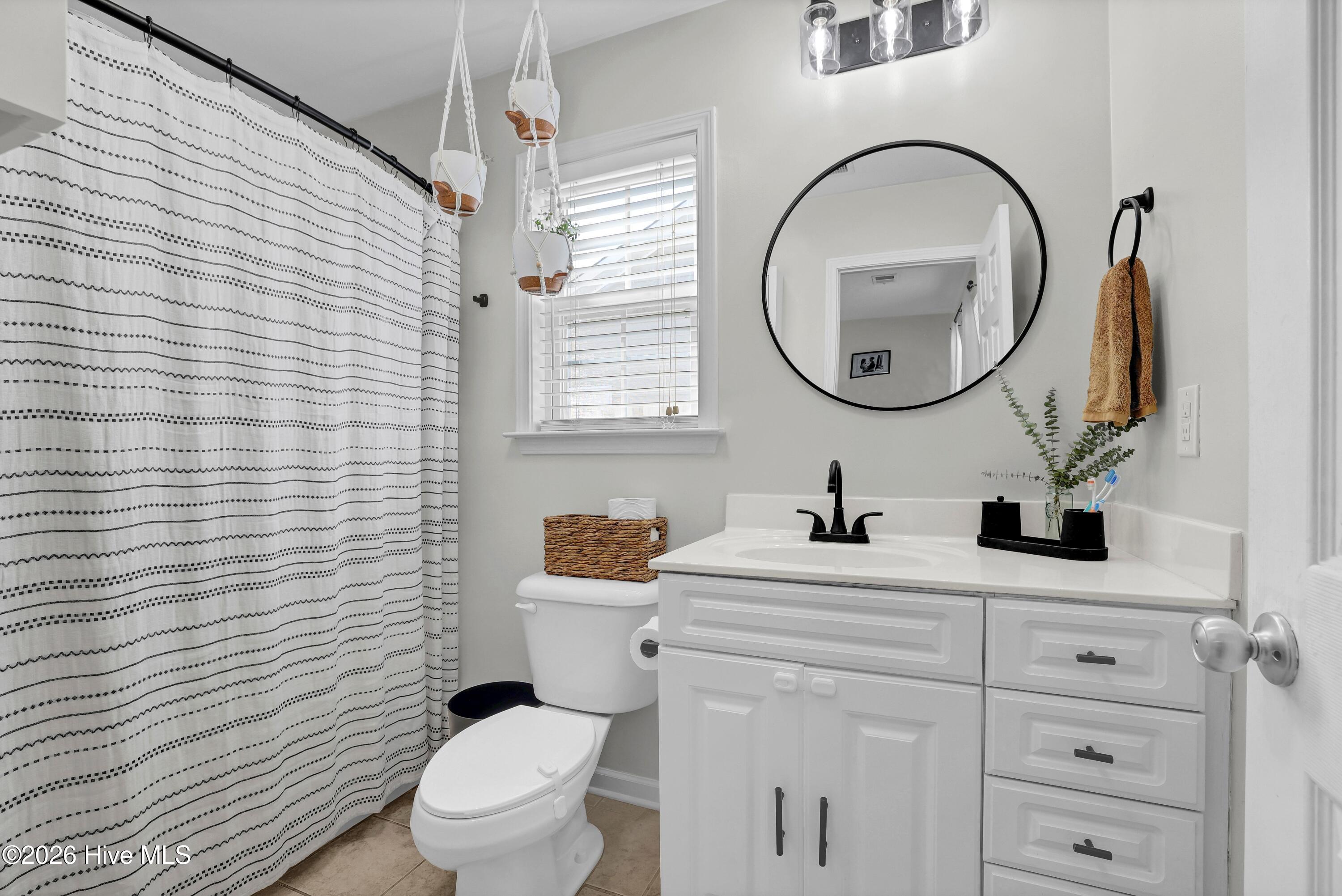 100561513 | Photo 15