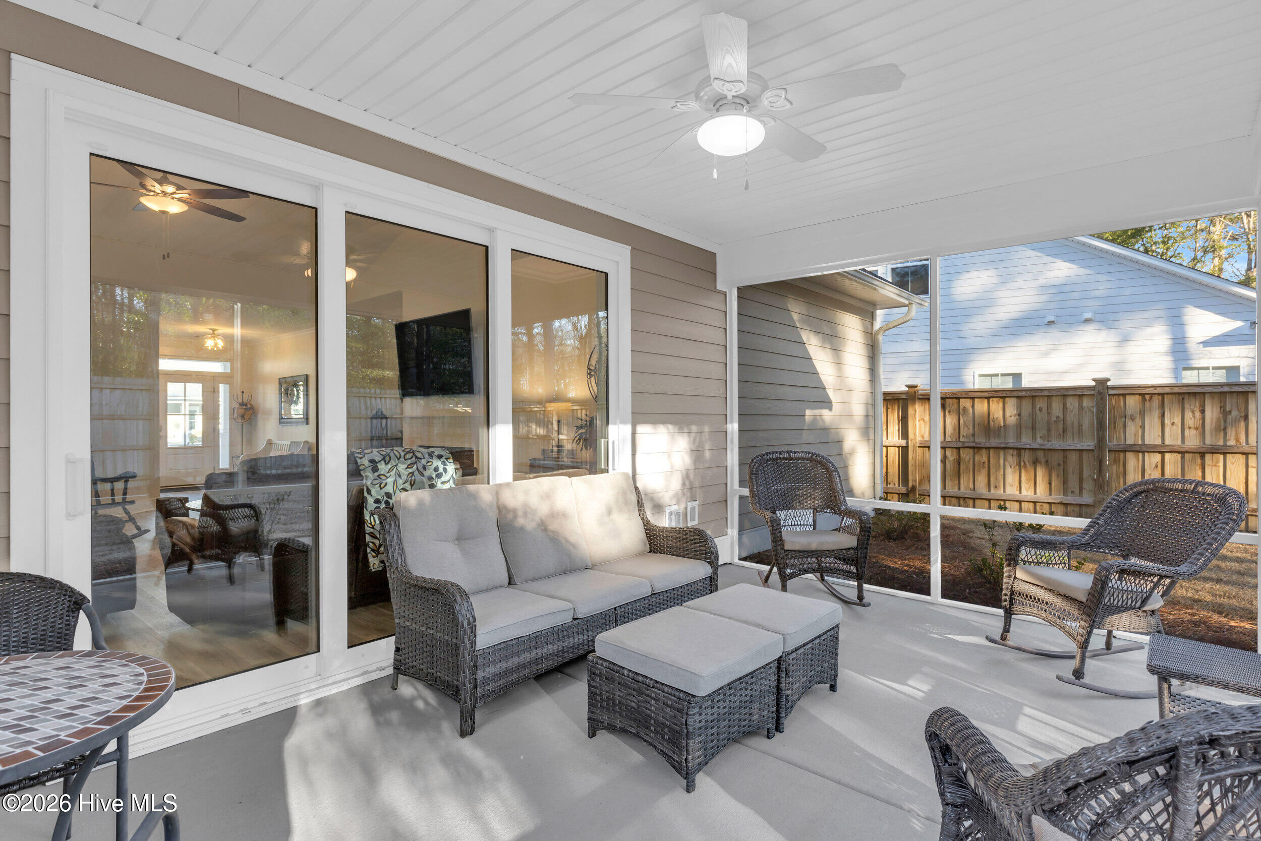 100550757 | Photo 33