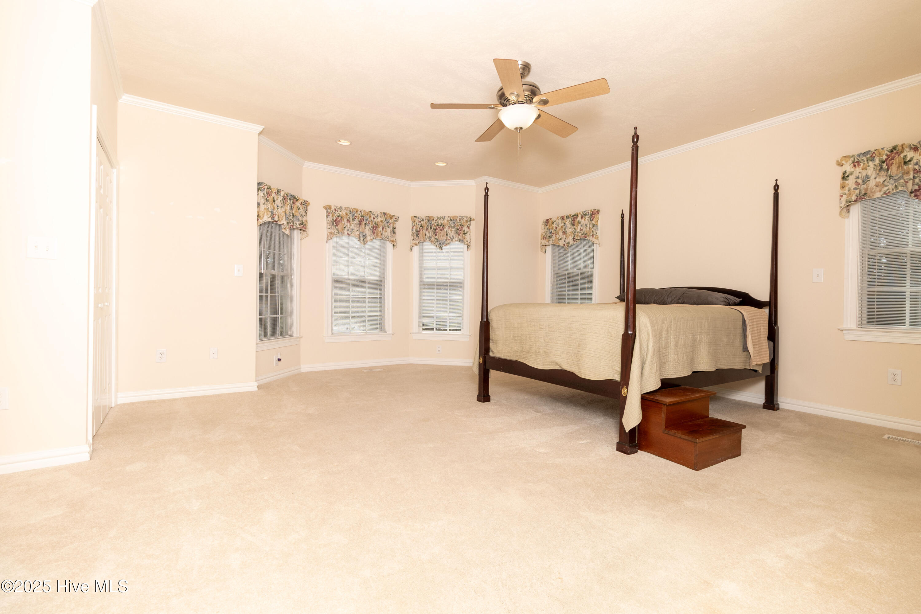 Primary suite on main level adjacent to living room