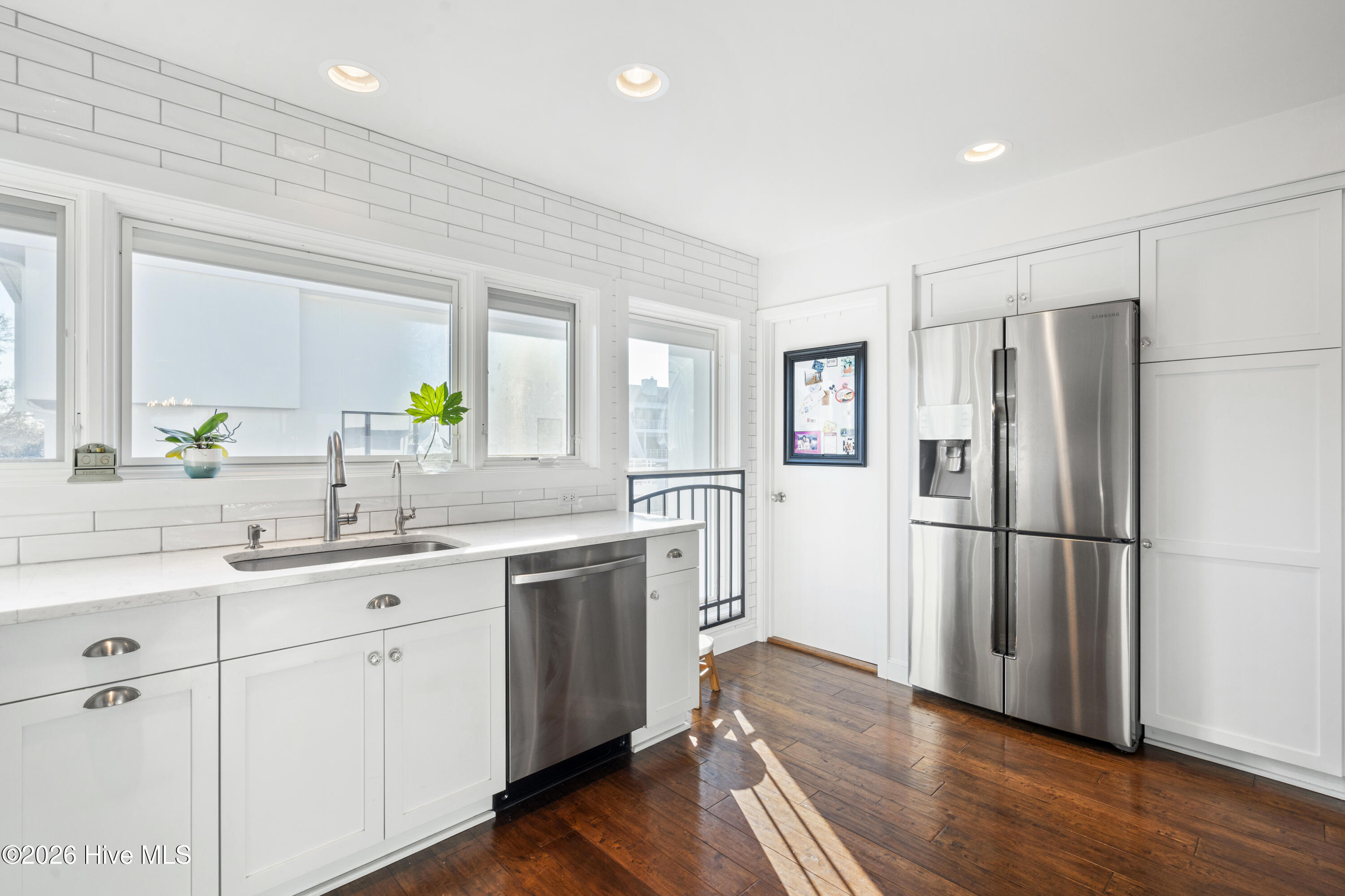 100553448 | Photo 11