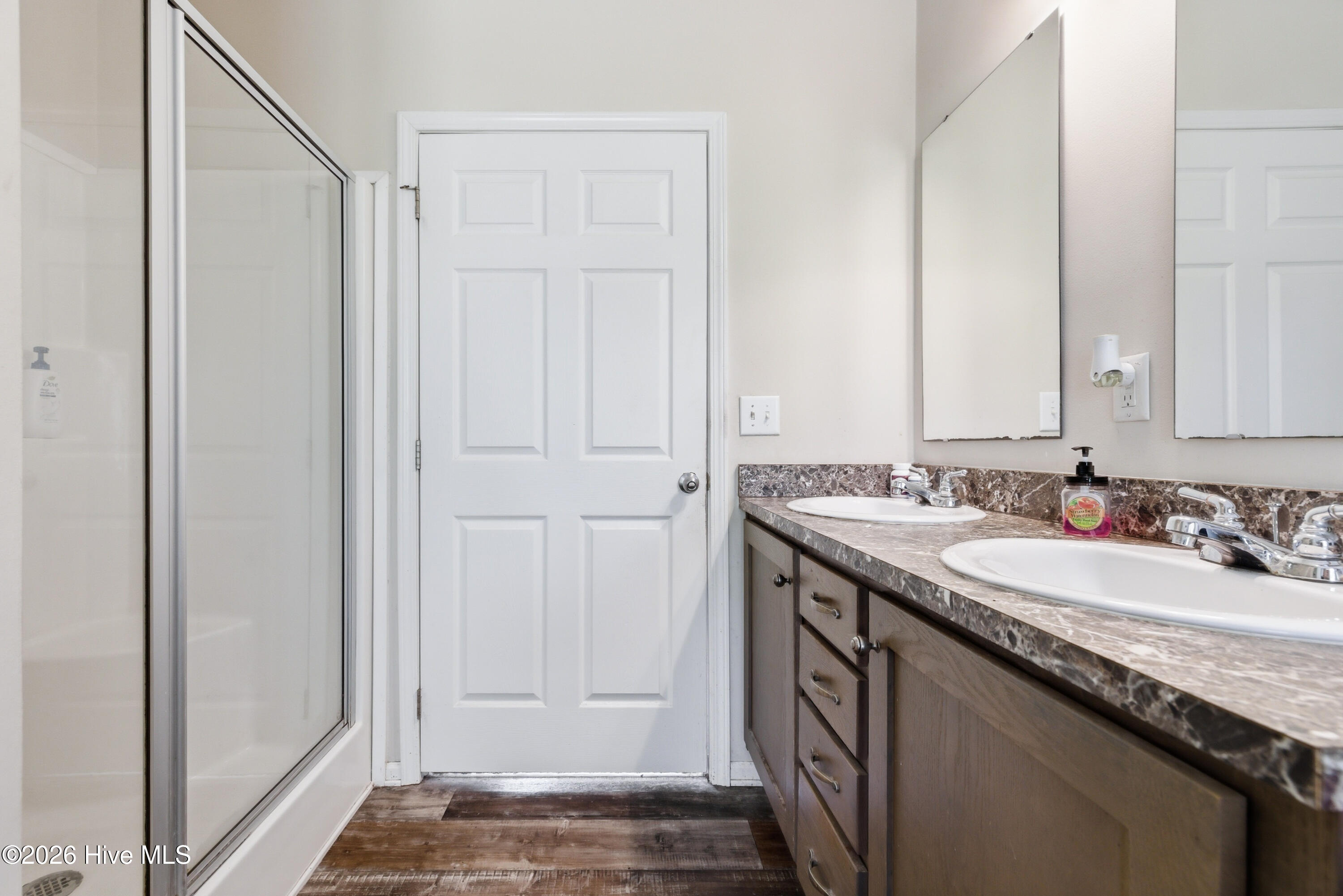 100565815 | Photo 16