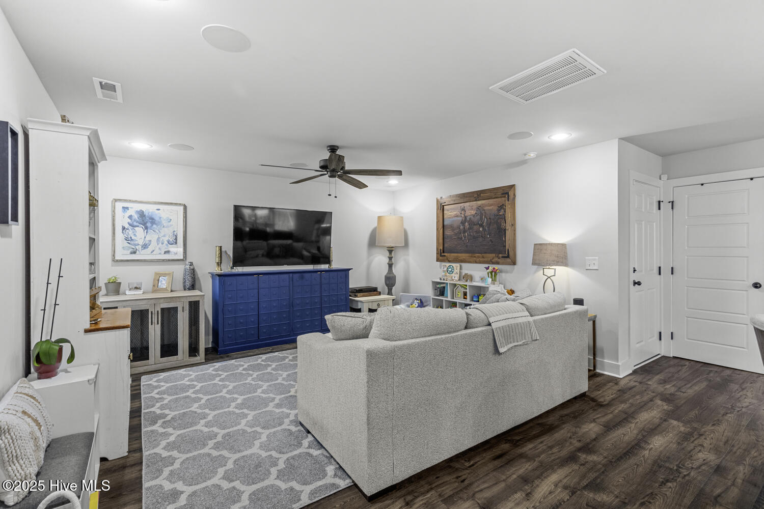 100543242 | Photo 16