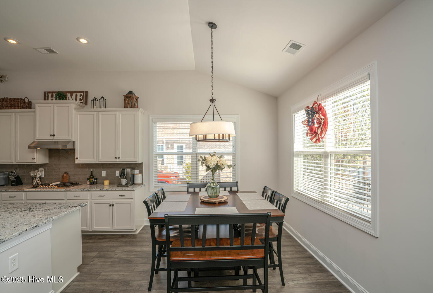 100547229 | Photo 18