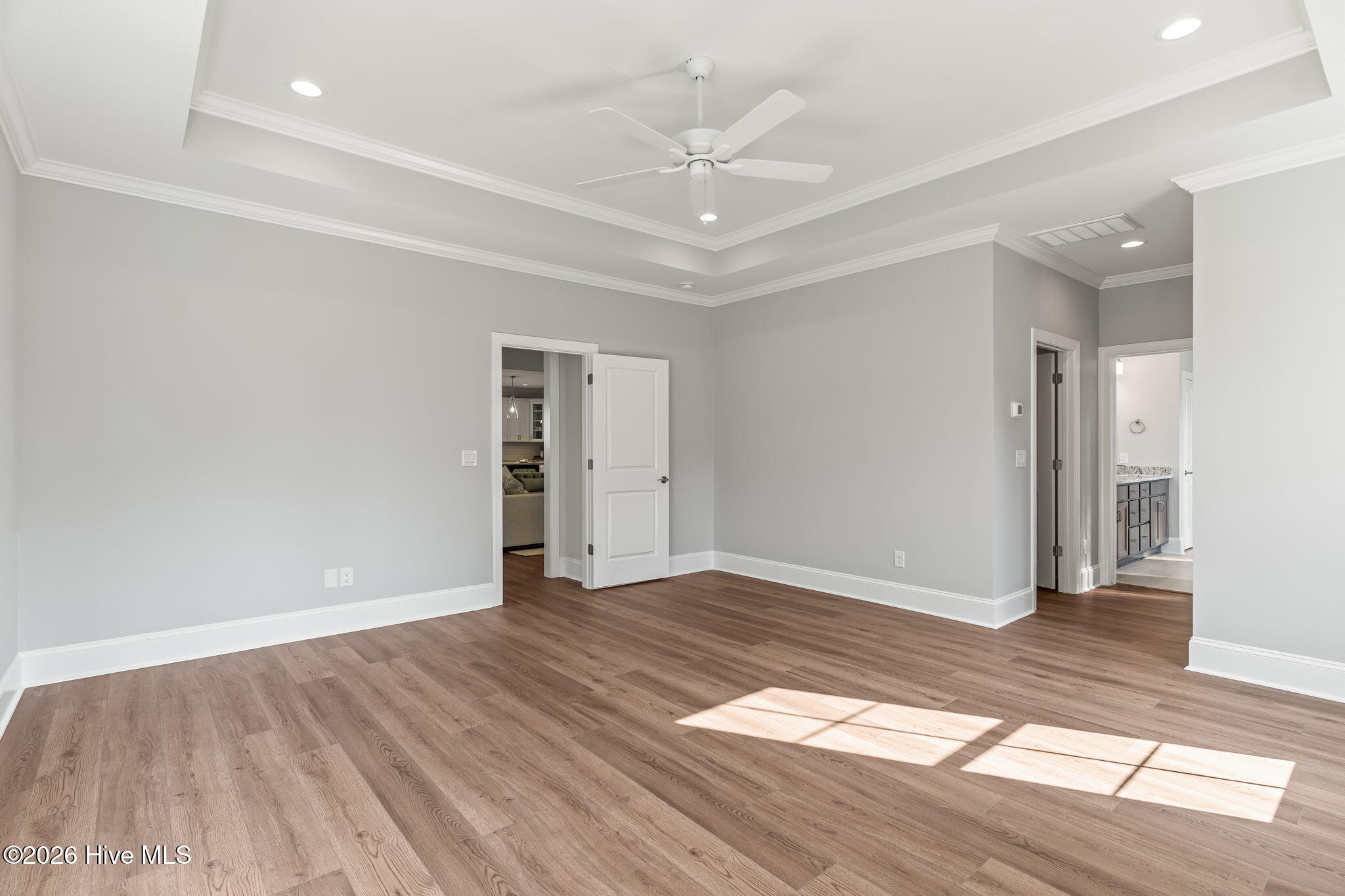 100554681 | Photo 24