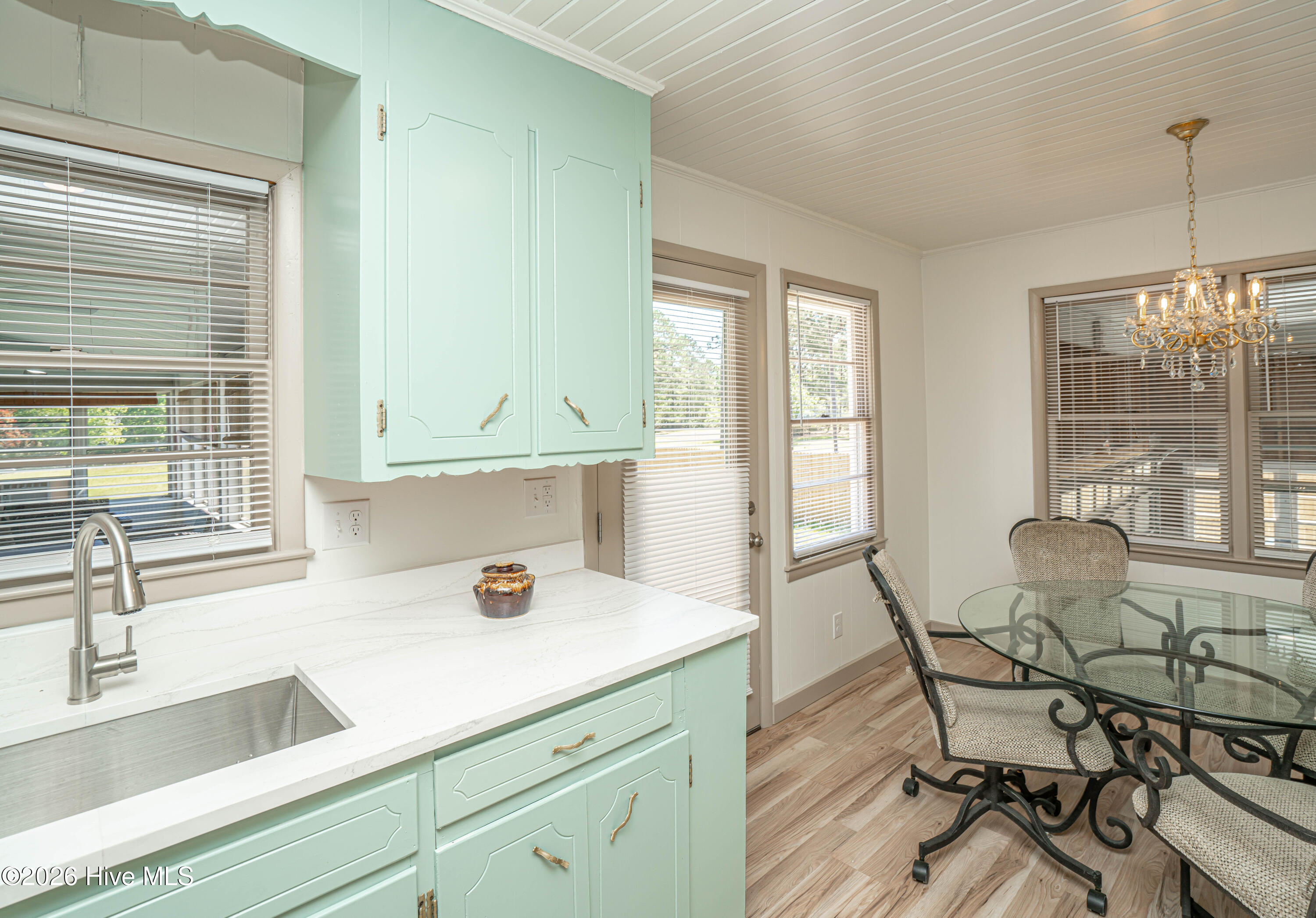 100567372 | Photo 55