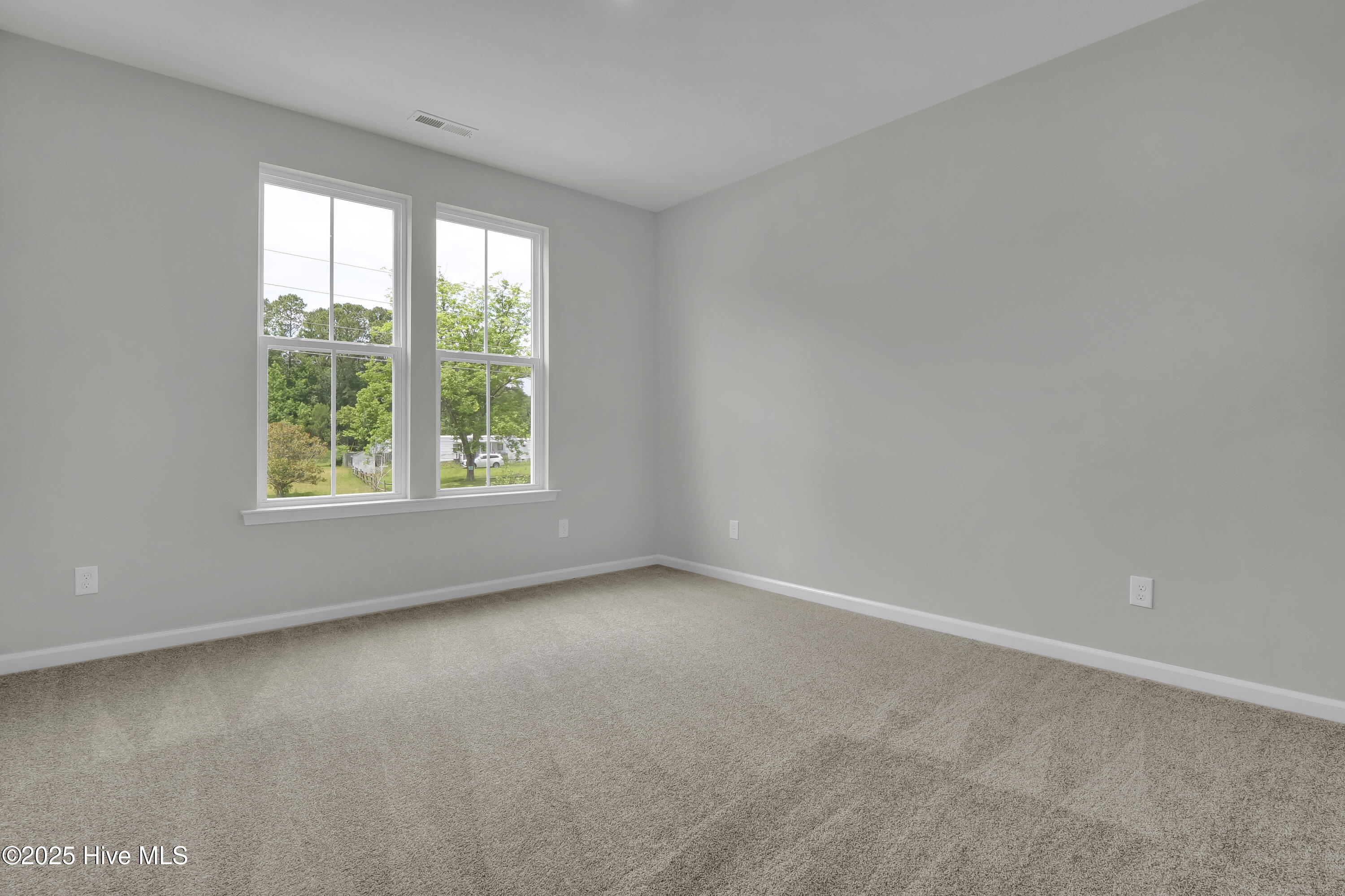 100490370 | Photo 24