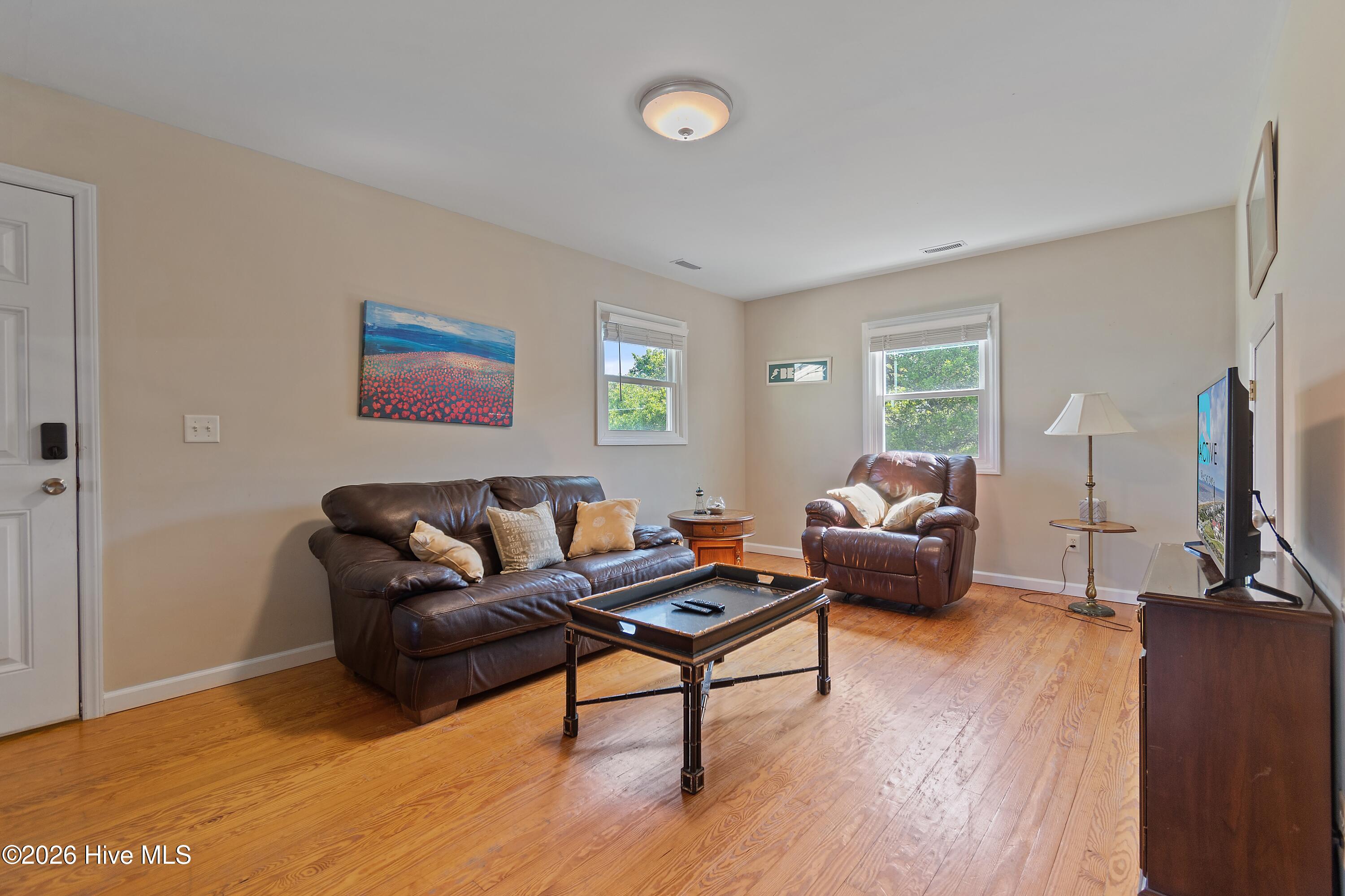 100569880 | Photo 20