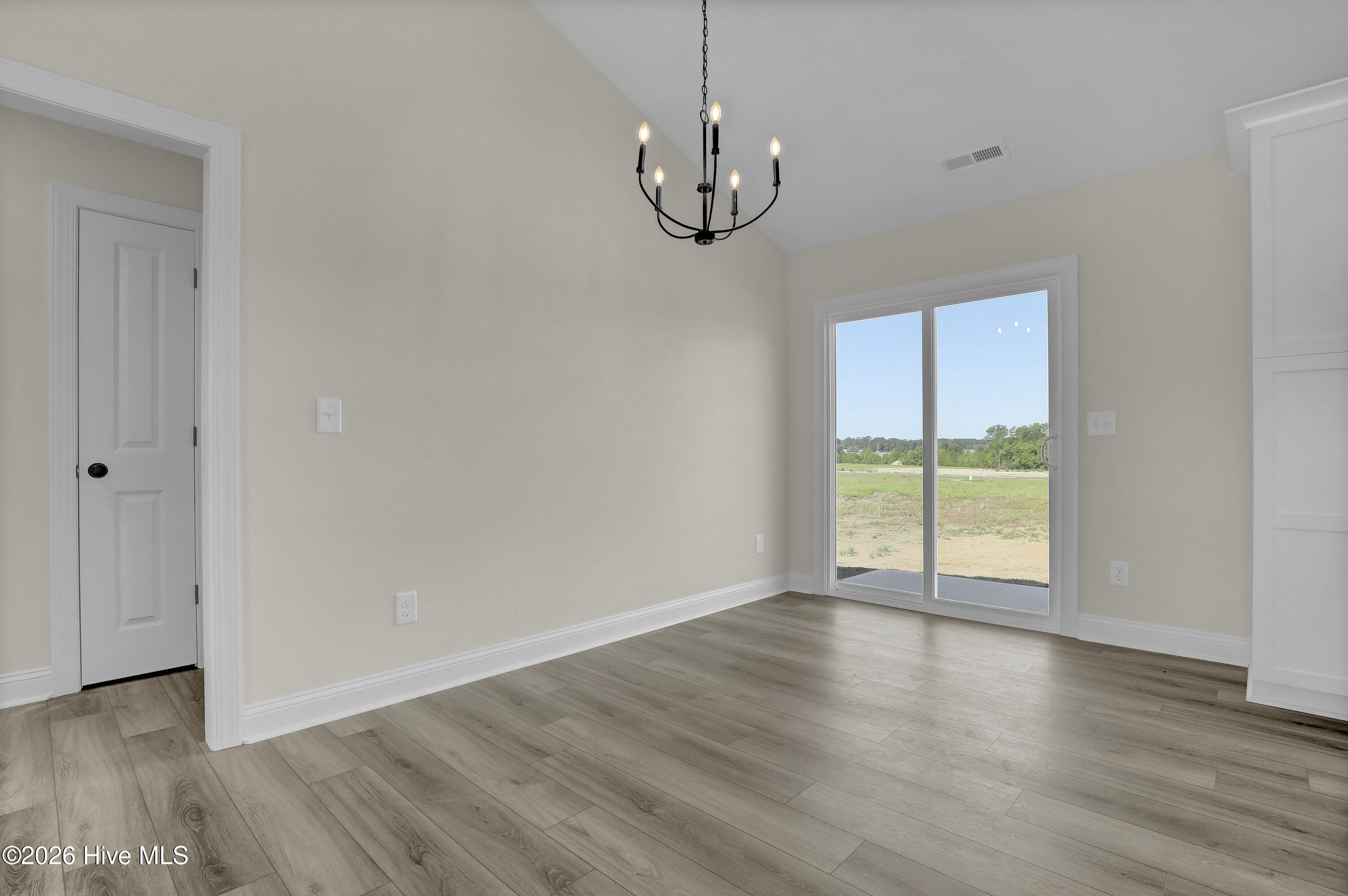 100542873 | Photo 14