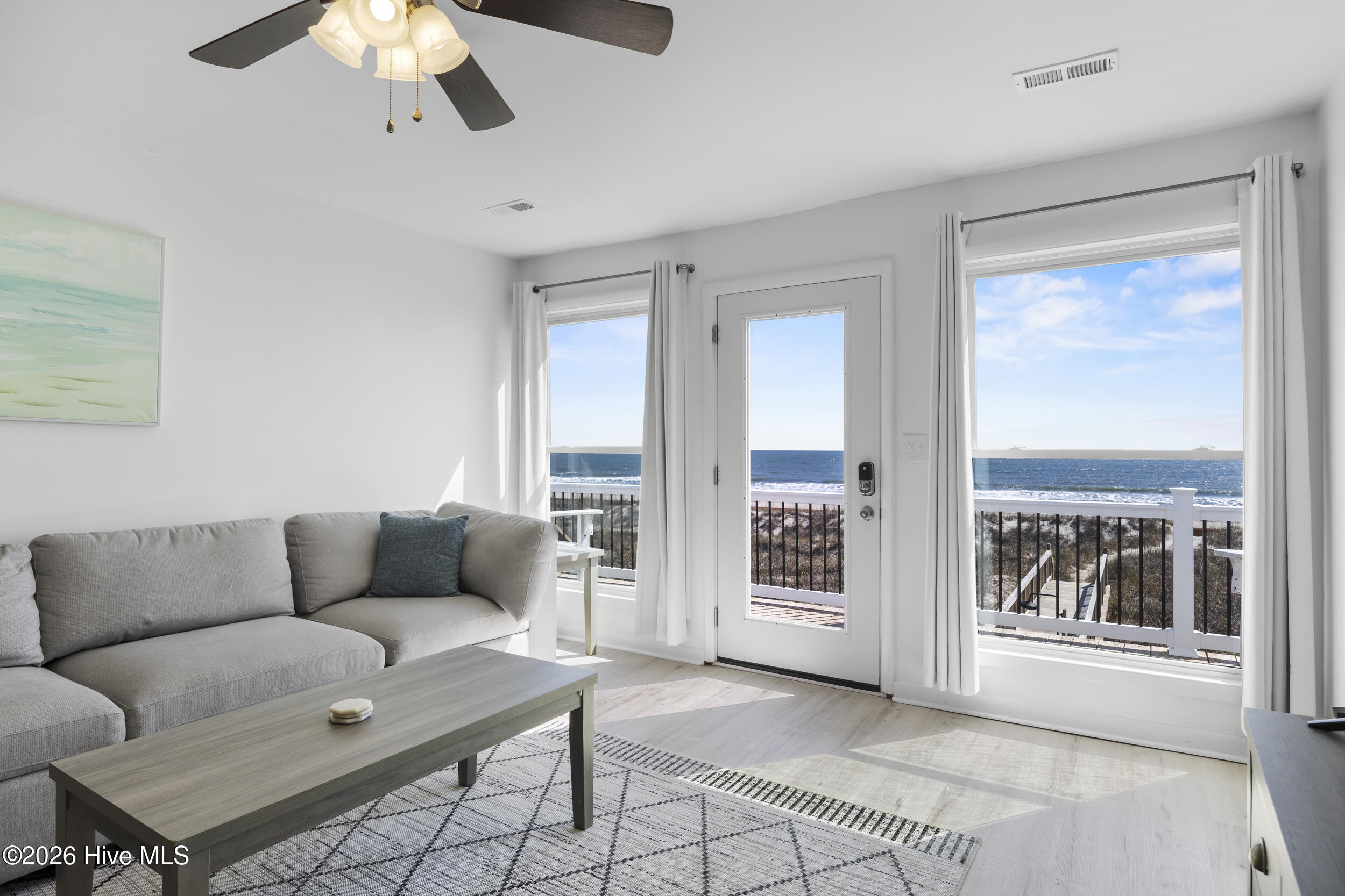 100561648 | Photo 12