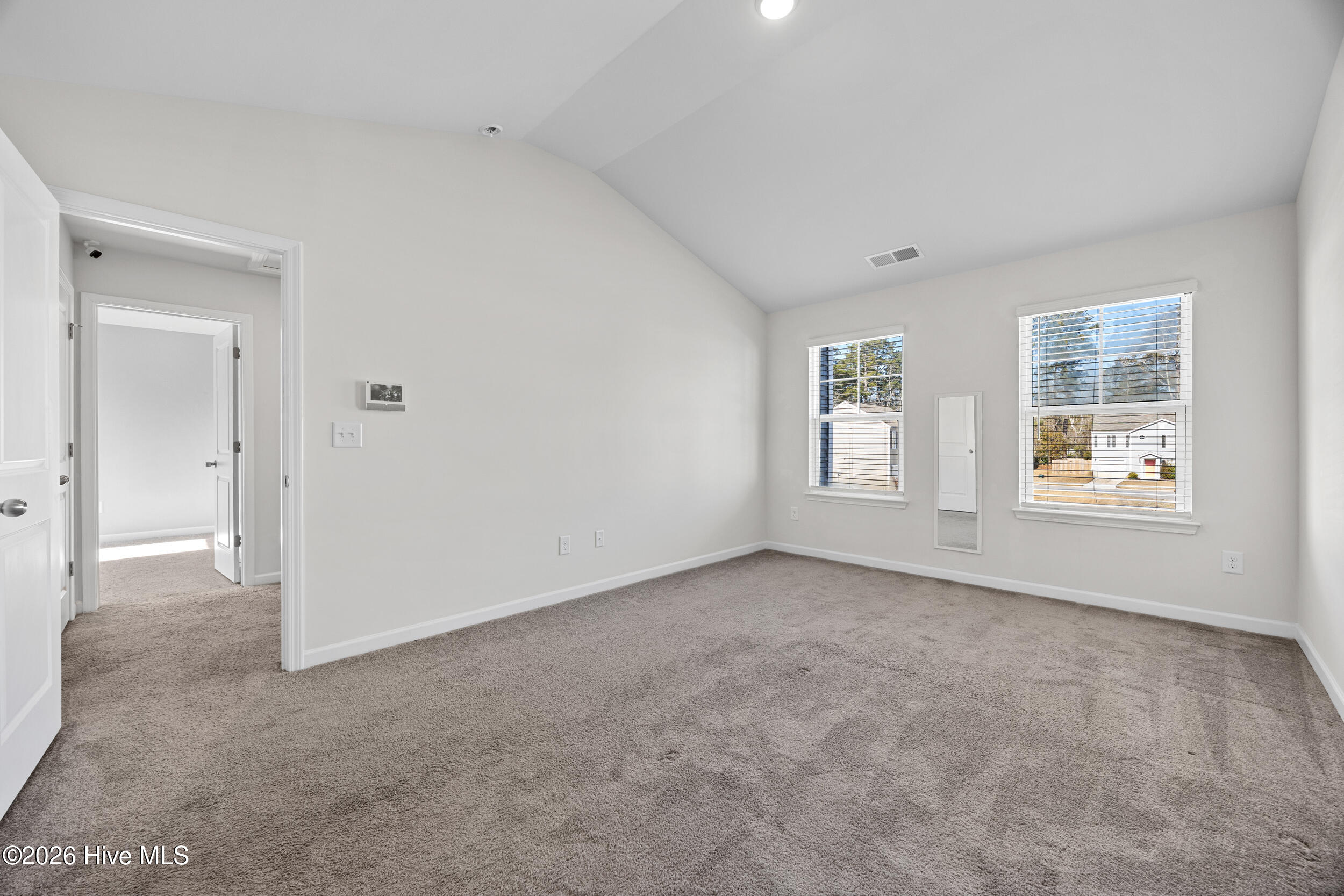 100553351 | Photo 27