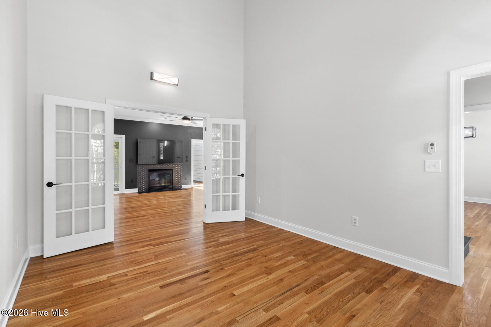 100569189 | Photo 29