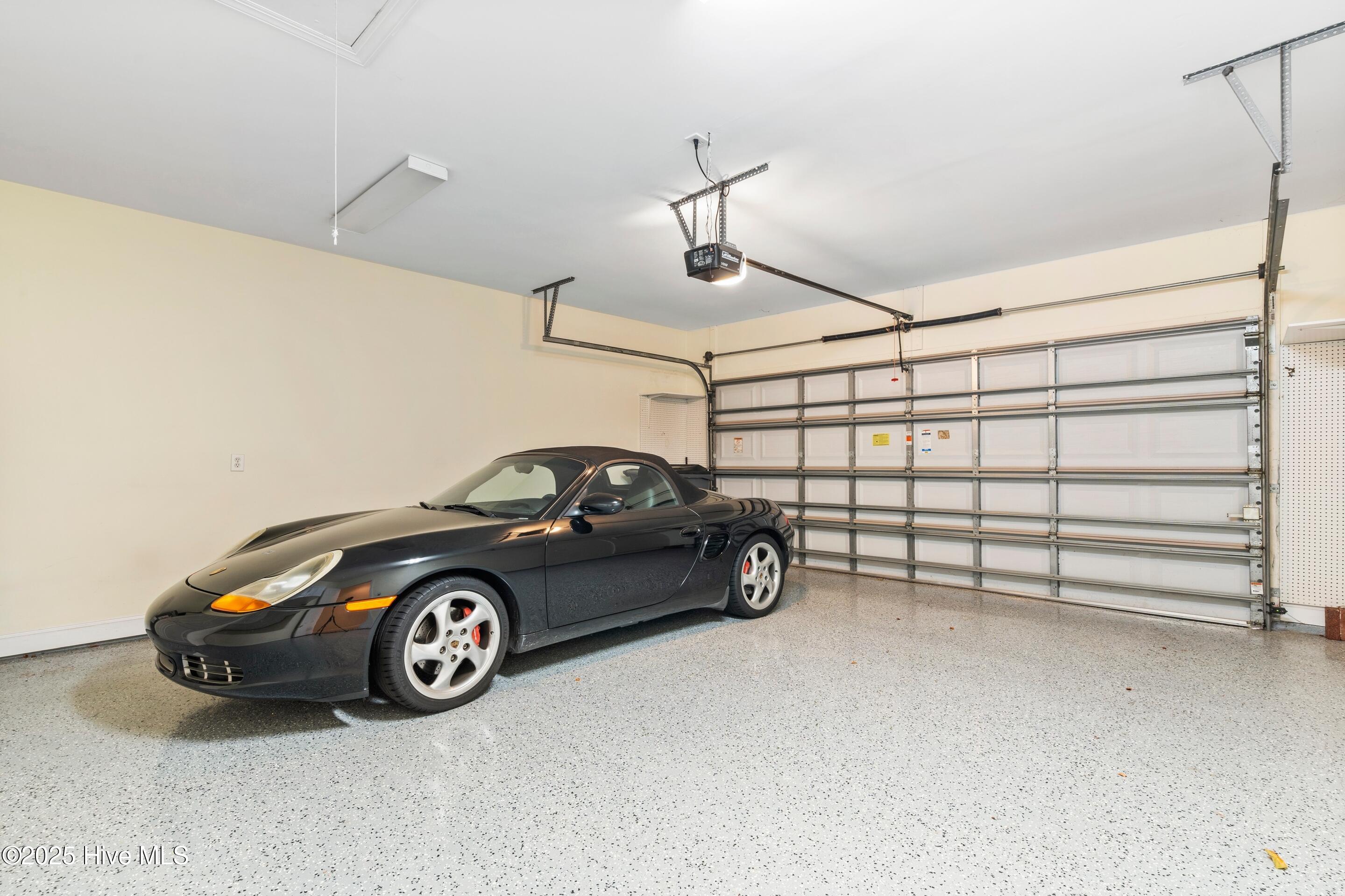 100536985 | Photo 38