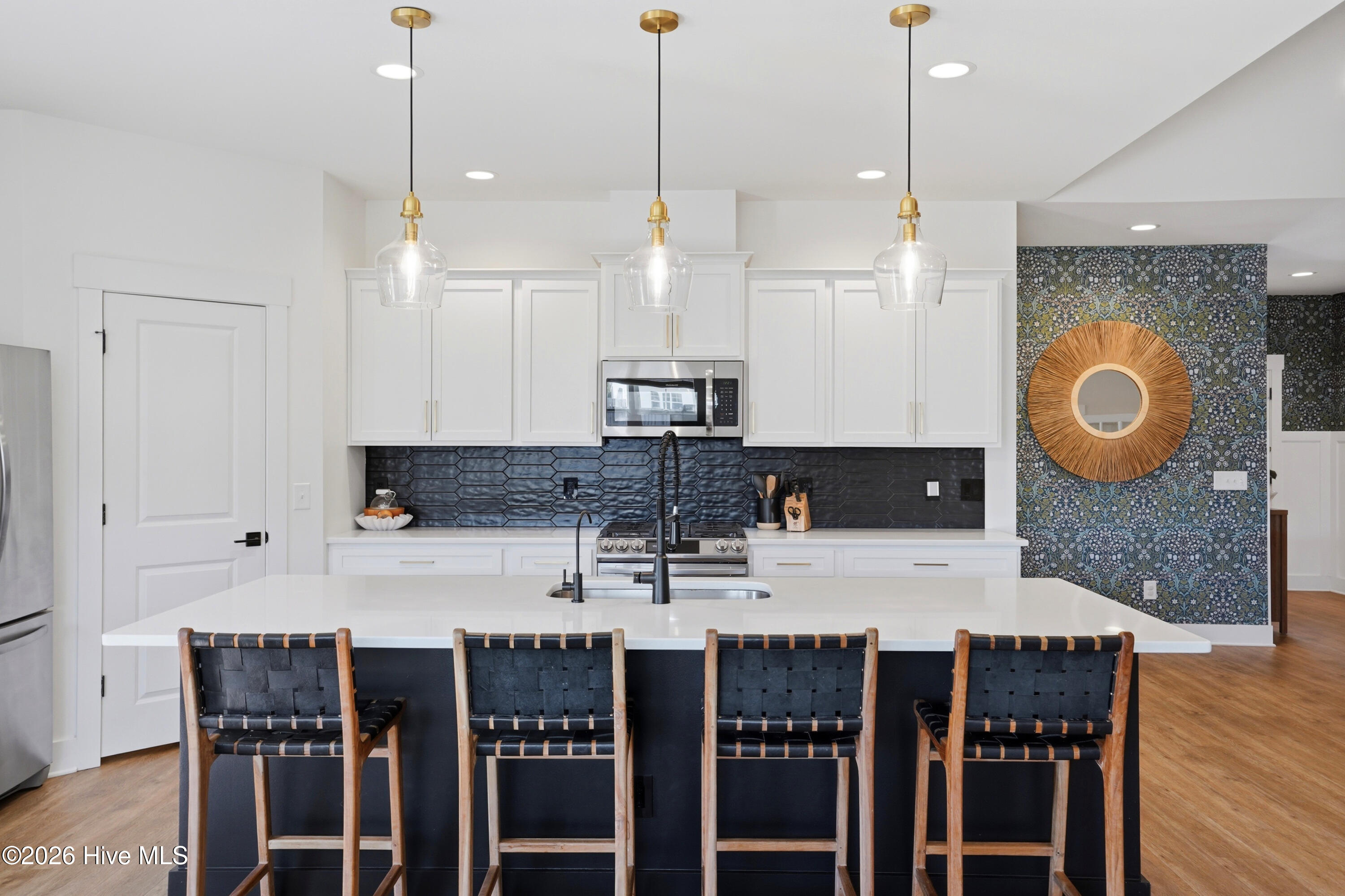 100561504 | Photo 11