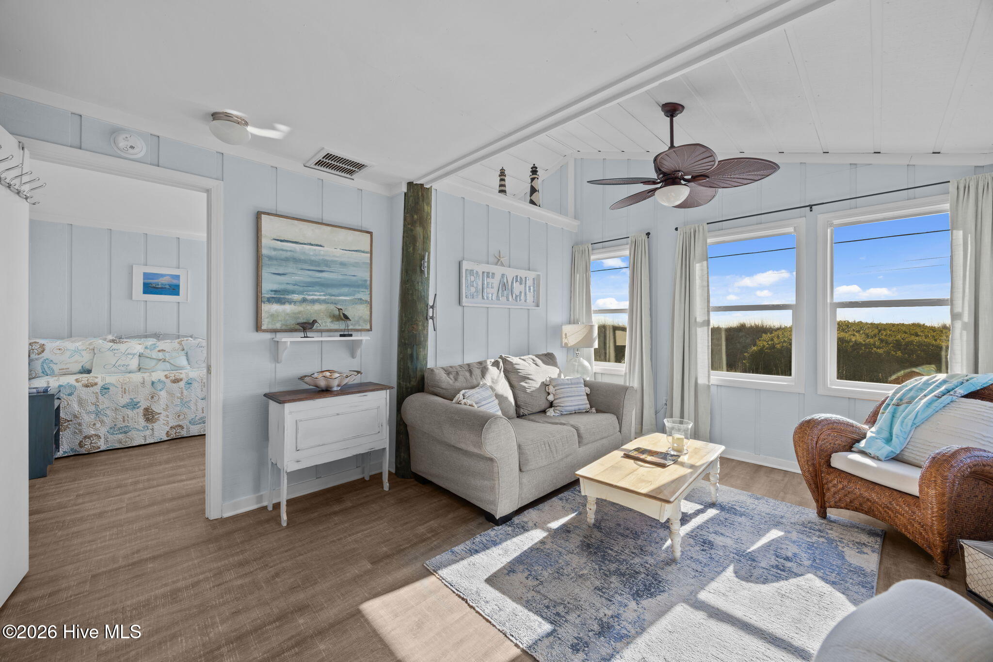 100550380 | Photo 14