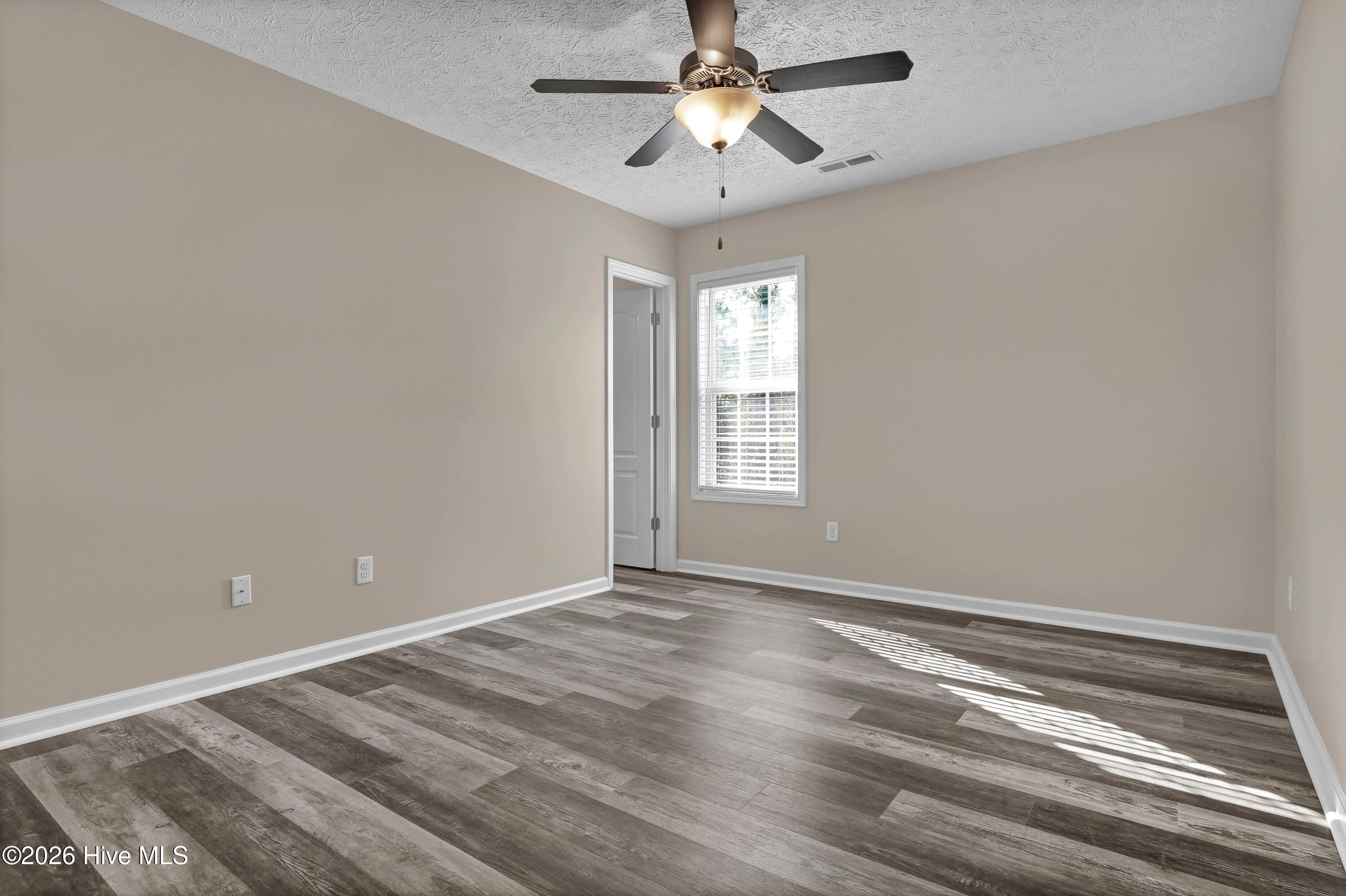 100550927 | Photo 11