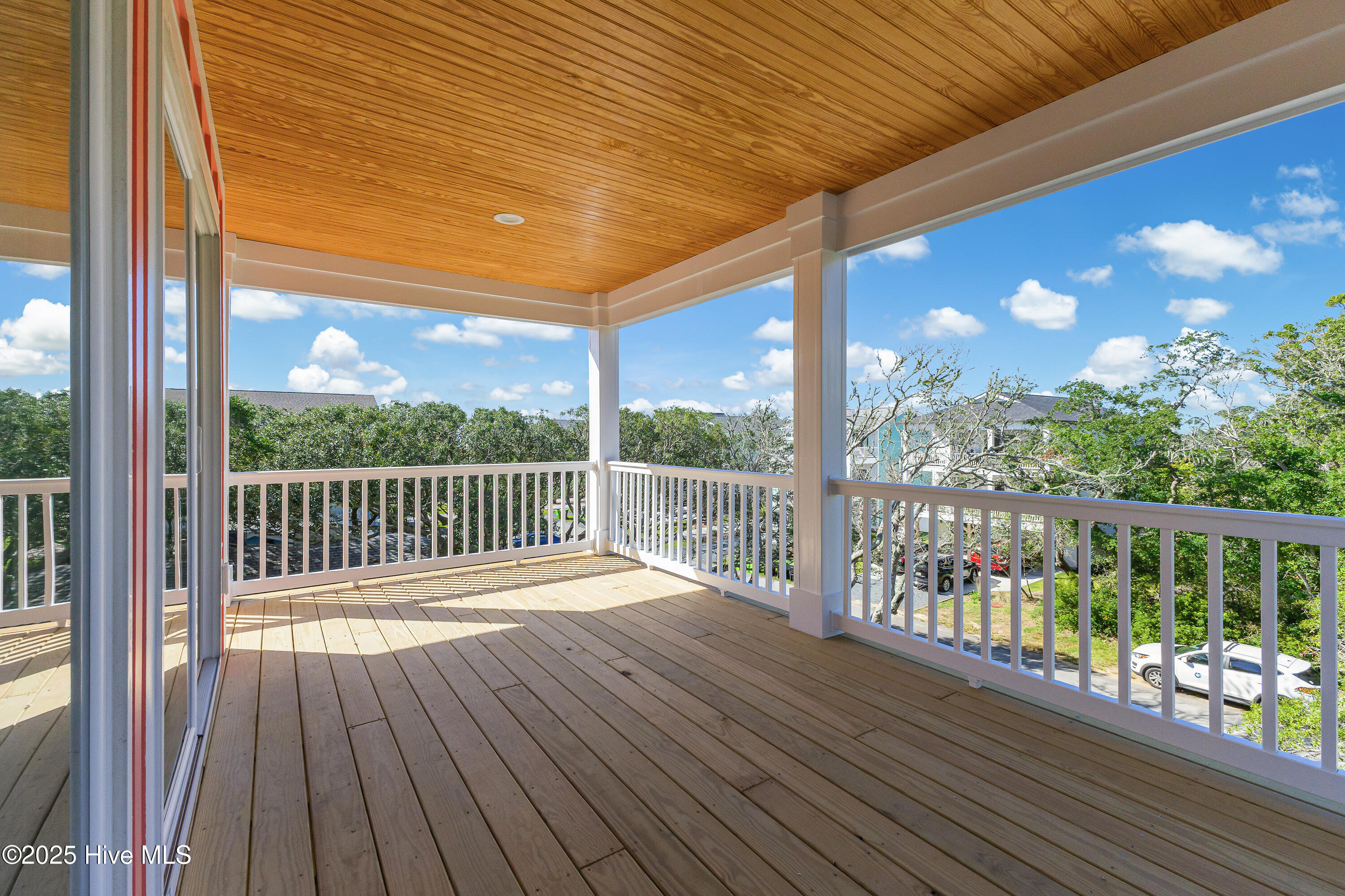 100535613 | Photo 43