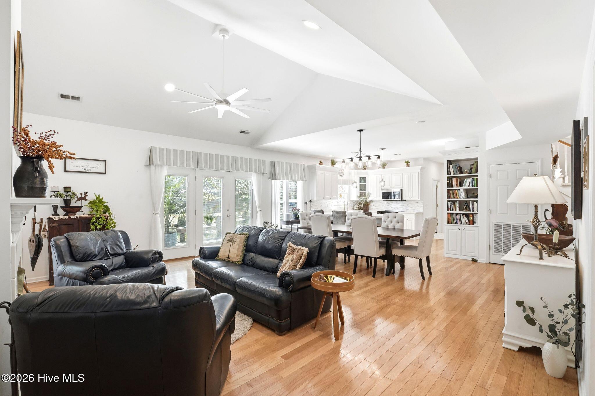 100562412 | Photo 31