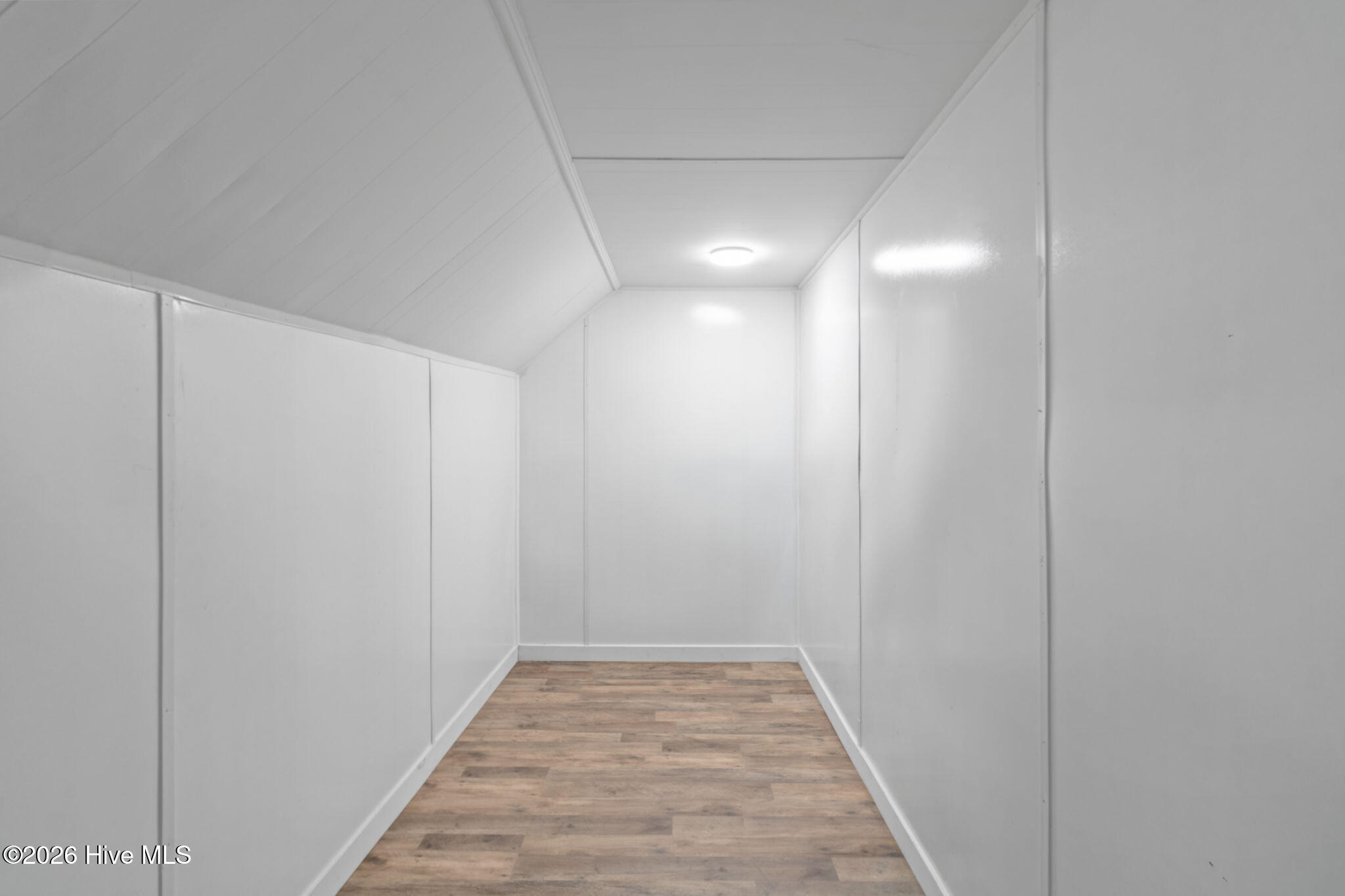 100569988 | Photo 33