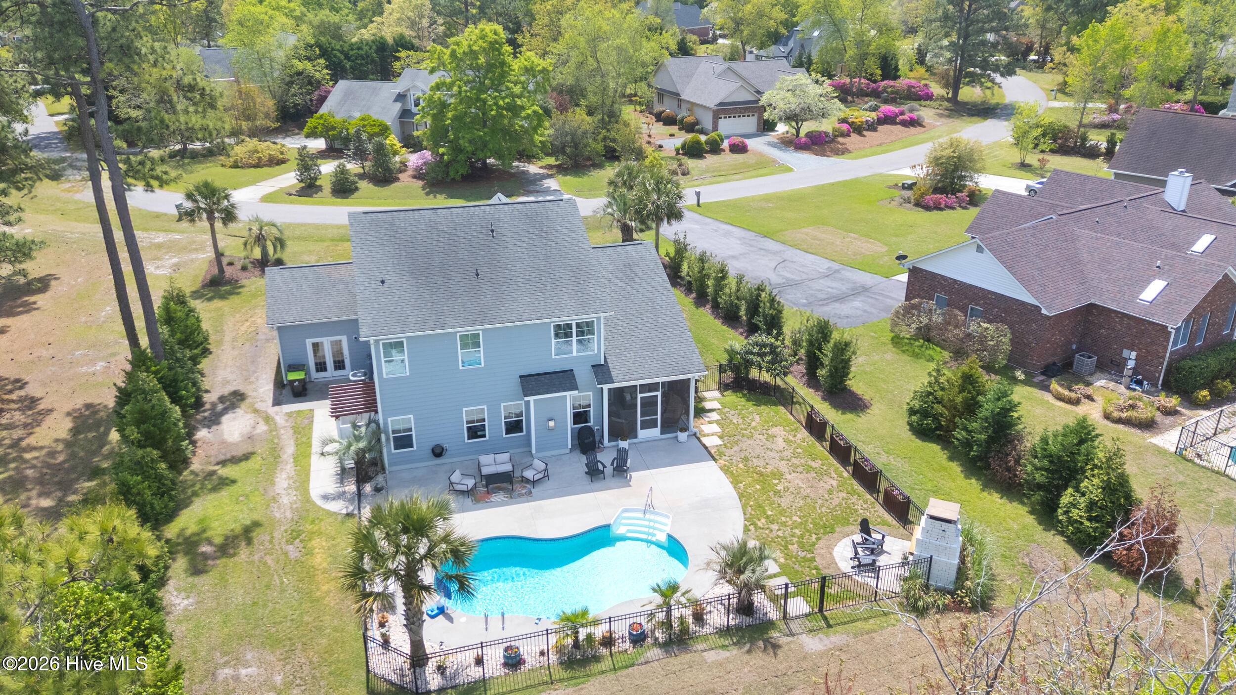 100565893 | Photo 47