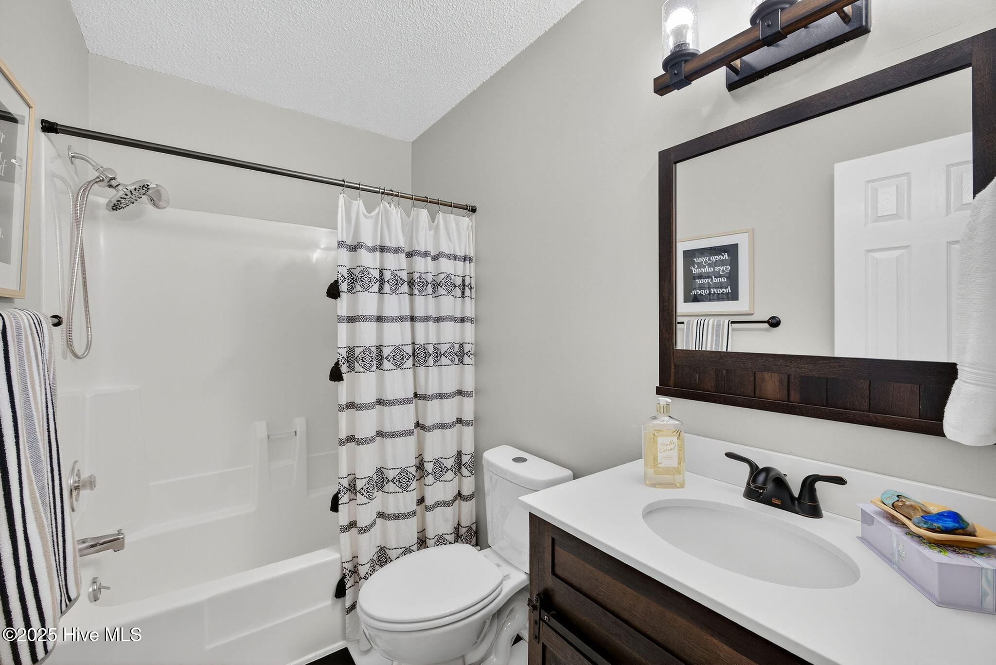 100540704 | Photo 26